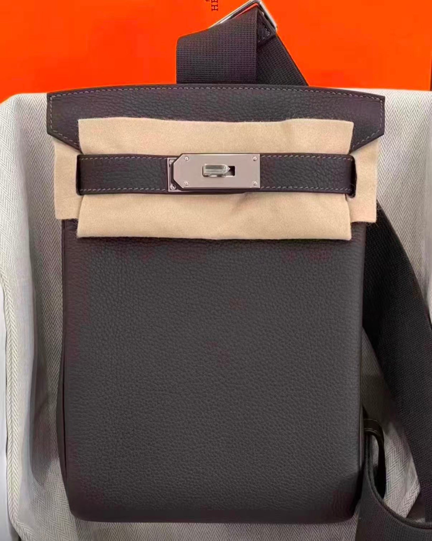 Hermes HAC a Dos T3 Bai-Brun Bag image 1