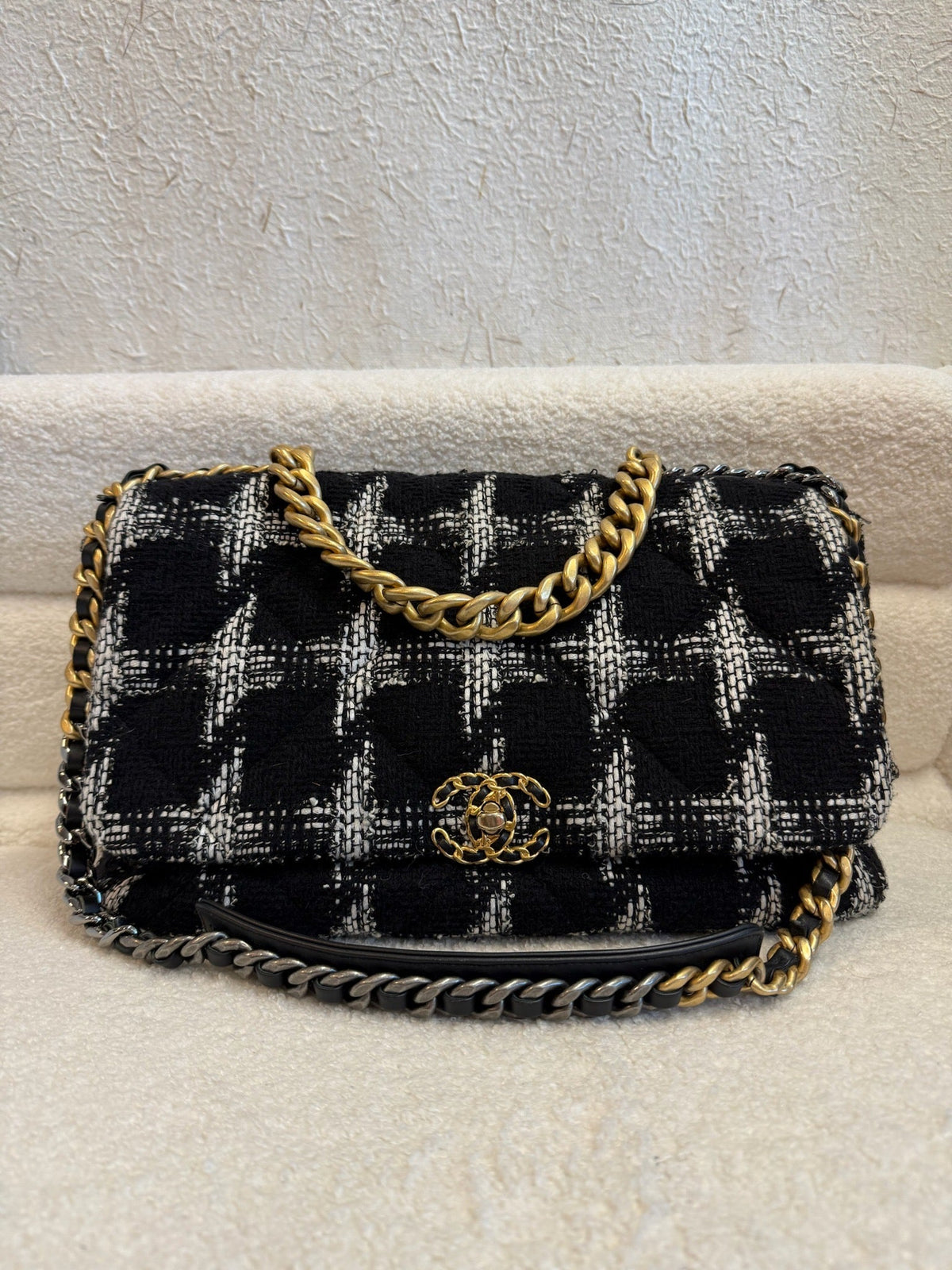 Chanel 19 Handbag - Black & White image 1