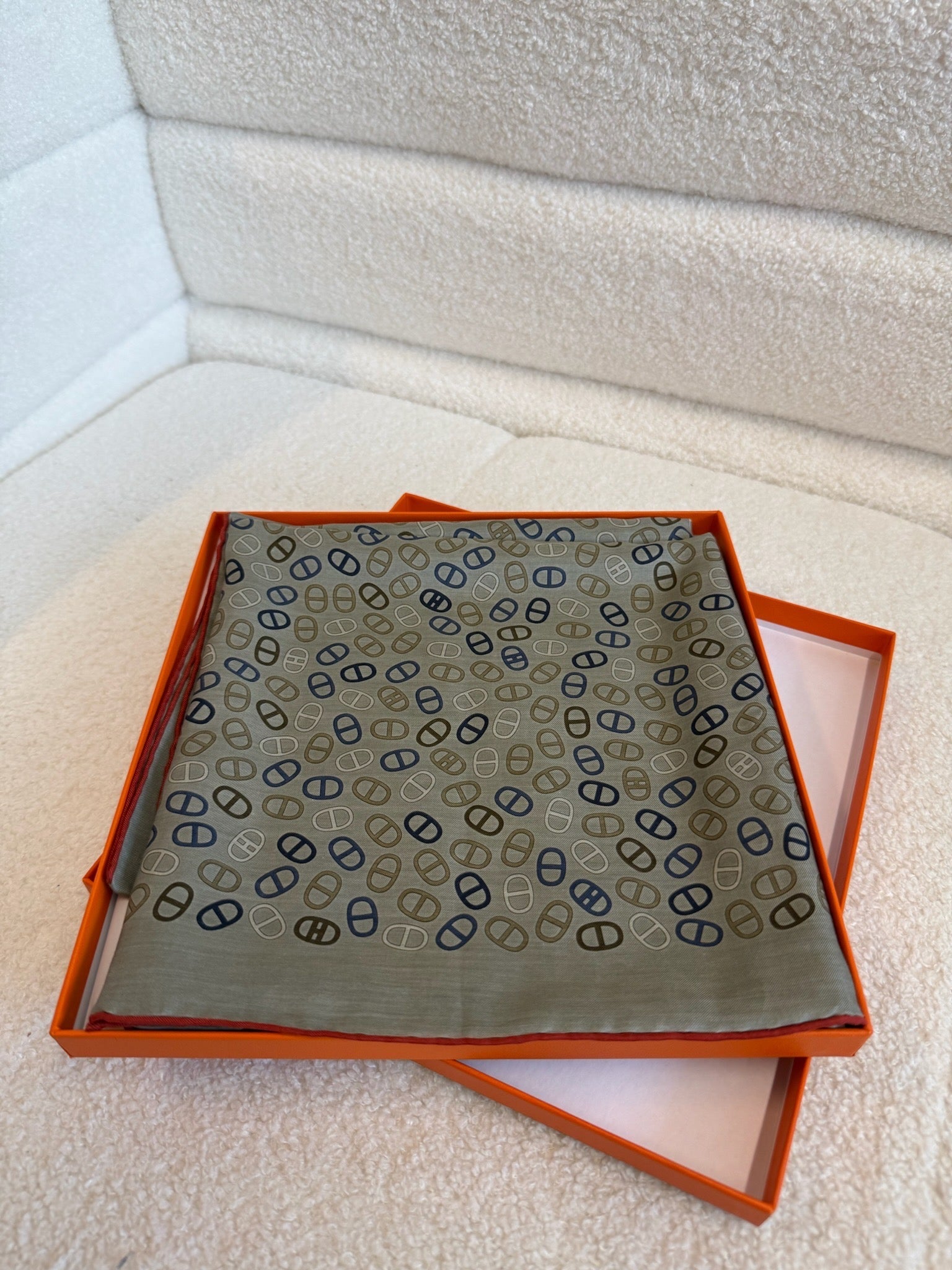 Hermès Carré 90 Scarf H Pattern Taupe Taupe / Brown image 2