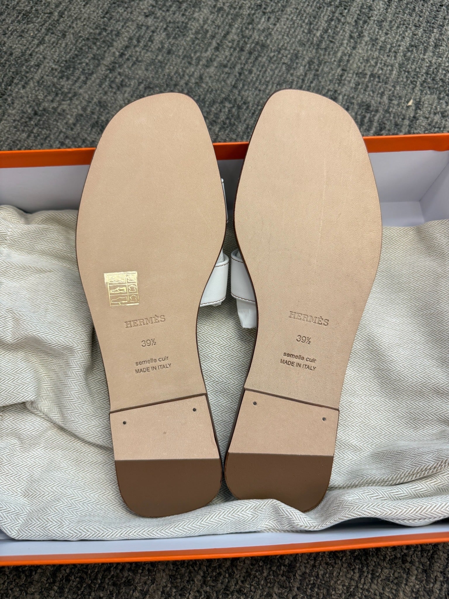 Size 39.5 - Hermès Oran Sandals - White image 2