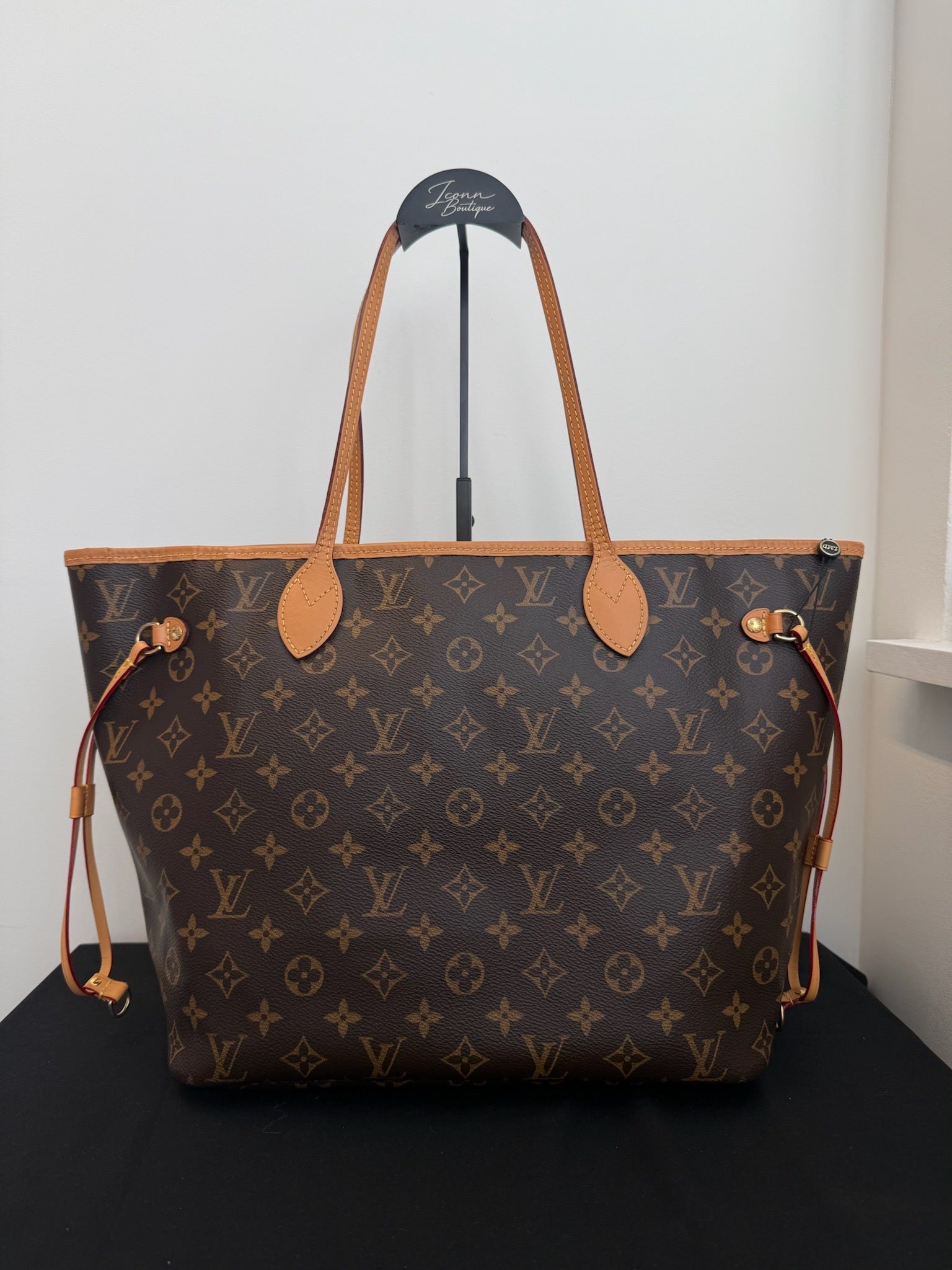Louis Vuitton Neverfull Monogram Pink Interior Tote Bag Monogram with pink interior image 2