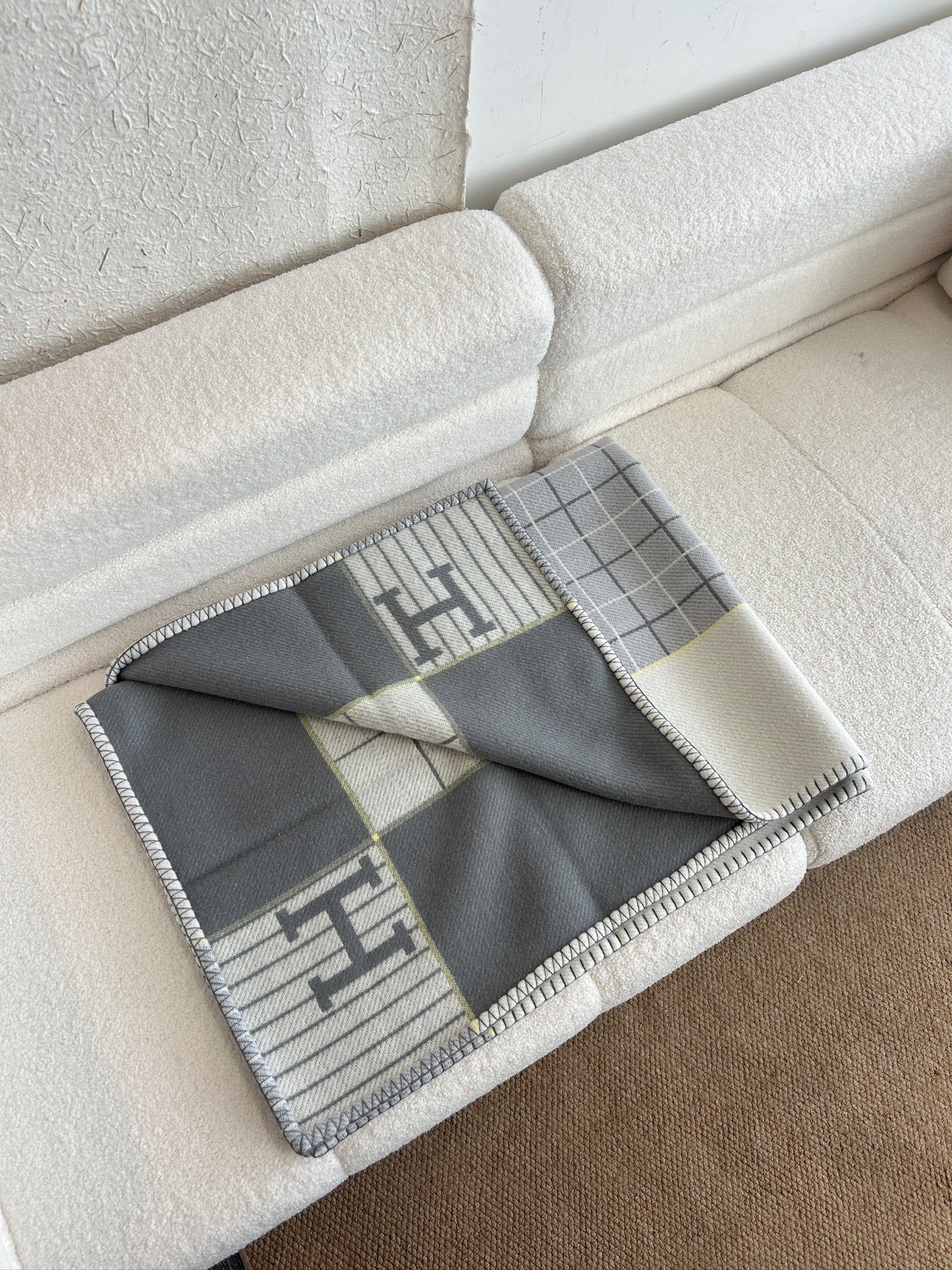 Hermès Avalon Cabriole blanket gris perle