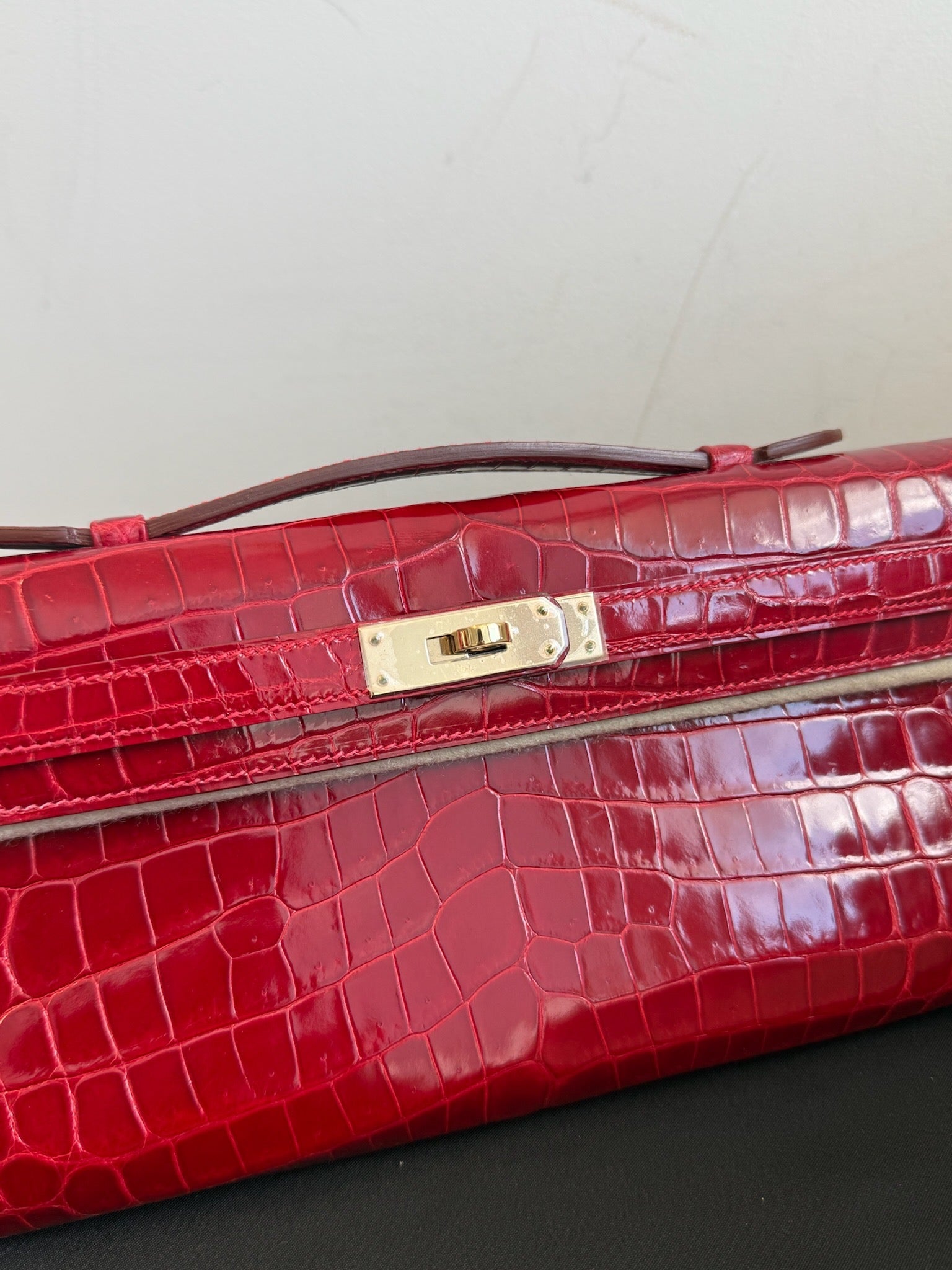 Hermès Kelly Cut Shiny Niloticus Crocodile Rouge Gold Hardware image 3
