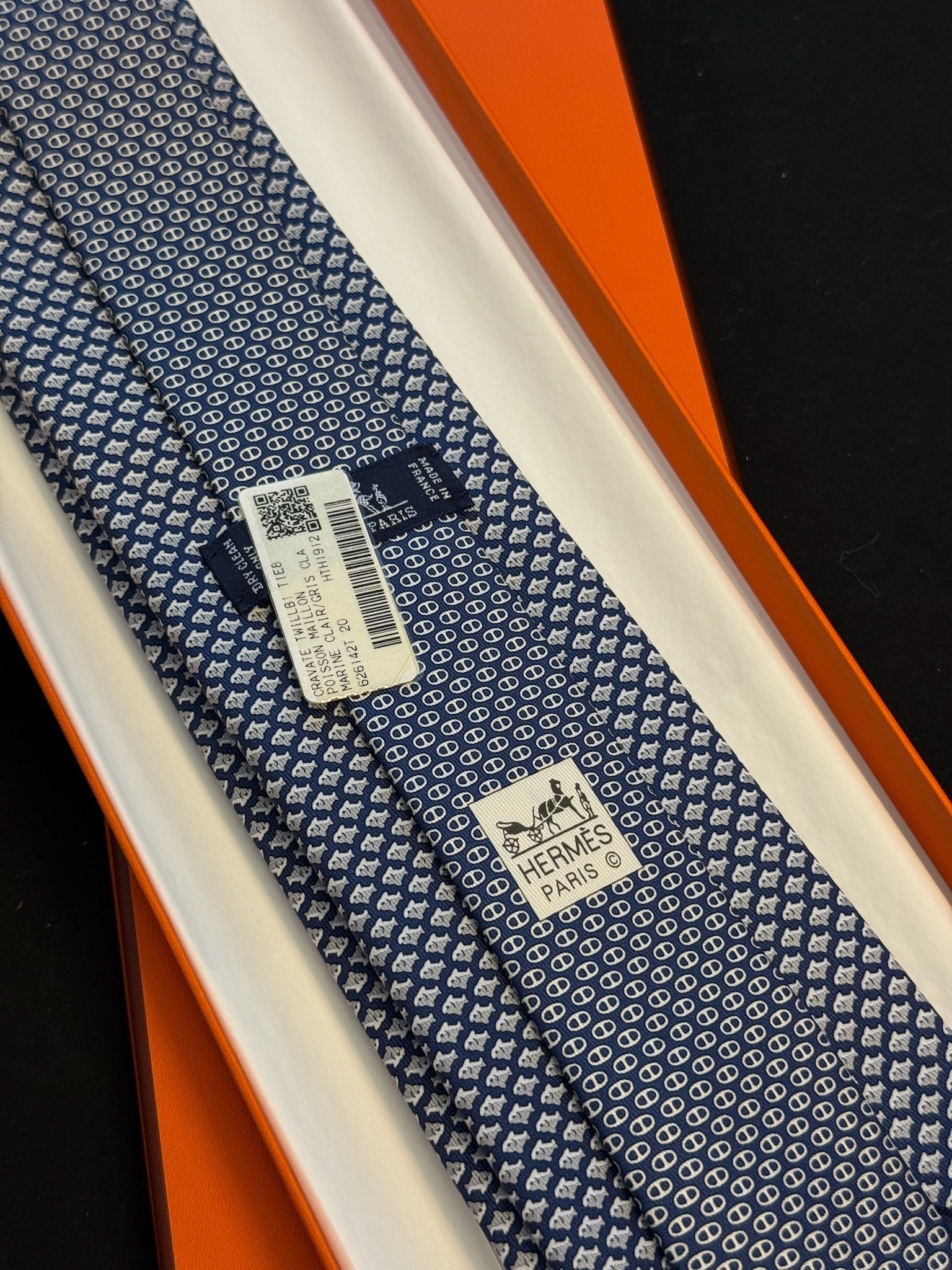 Hermès Pois & Chevaux Silk Tie – Marine / Blanc image 3