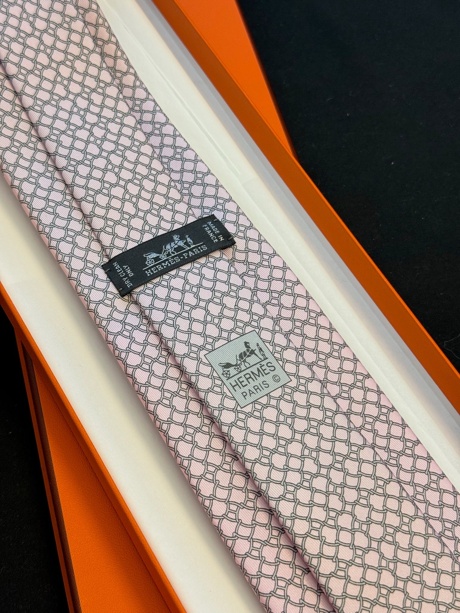 Hermès Silk Tie – Pink / Grey Geometric Print image 3