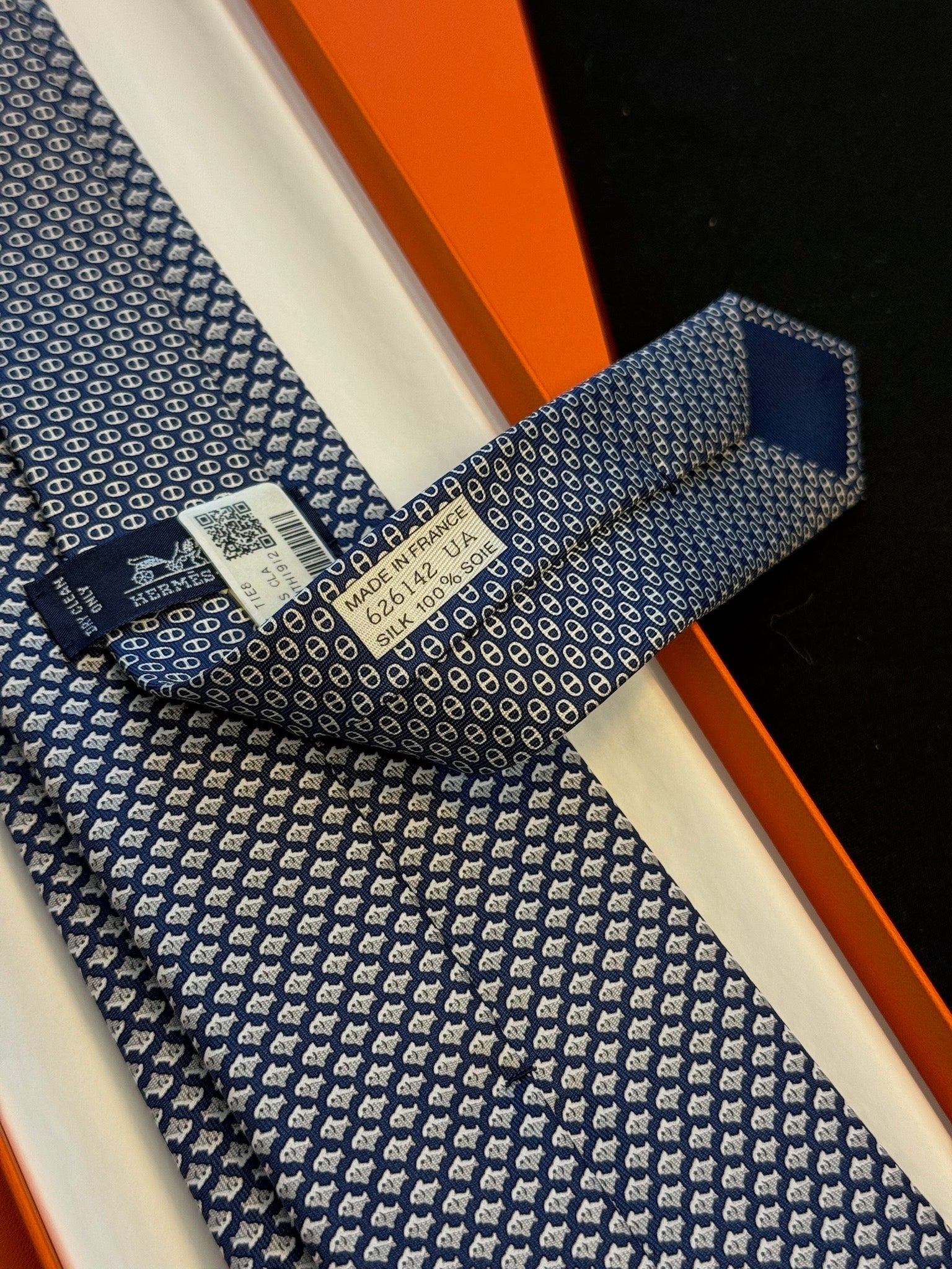 Hermès Pois & Chevaux Silk Tie – Marine / Blanc image 4
