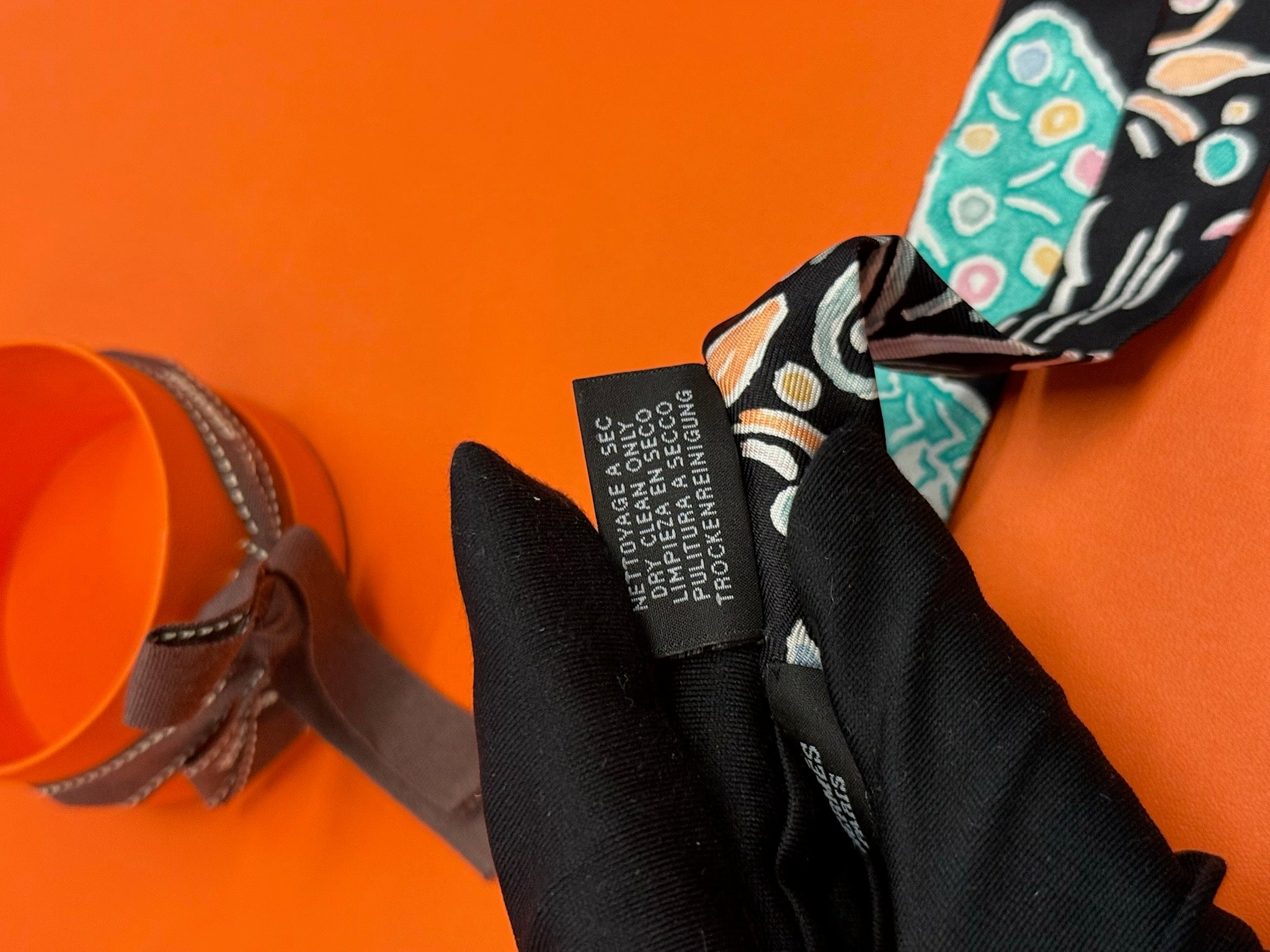 Hermès Narrow Silk Twilly - Black Multicolour Print image 5