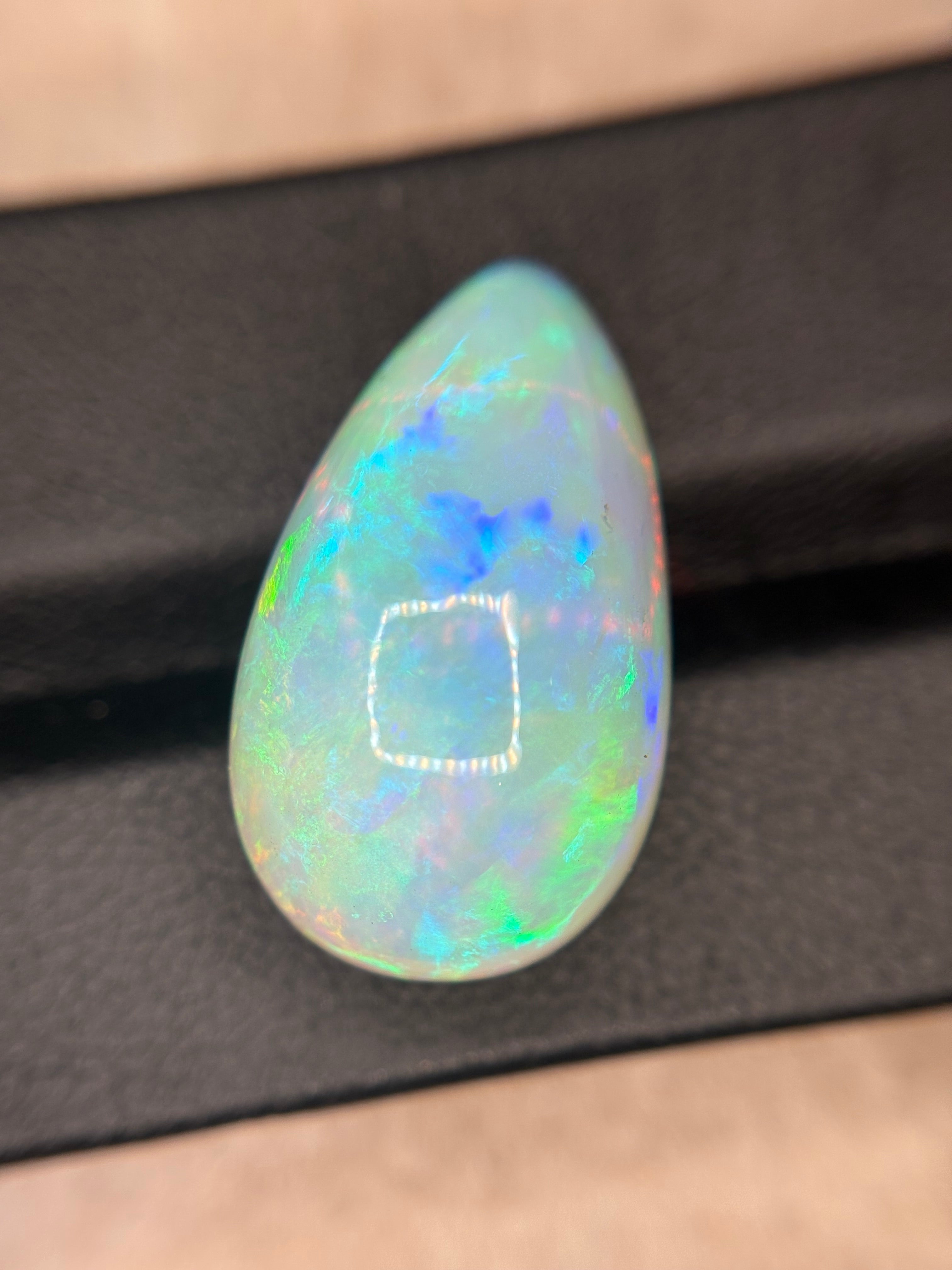 18.55ct White Opal Cab Oval THAIC0471