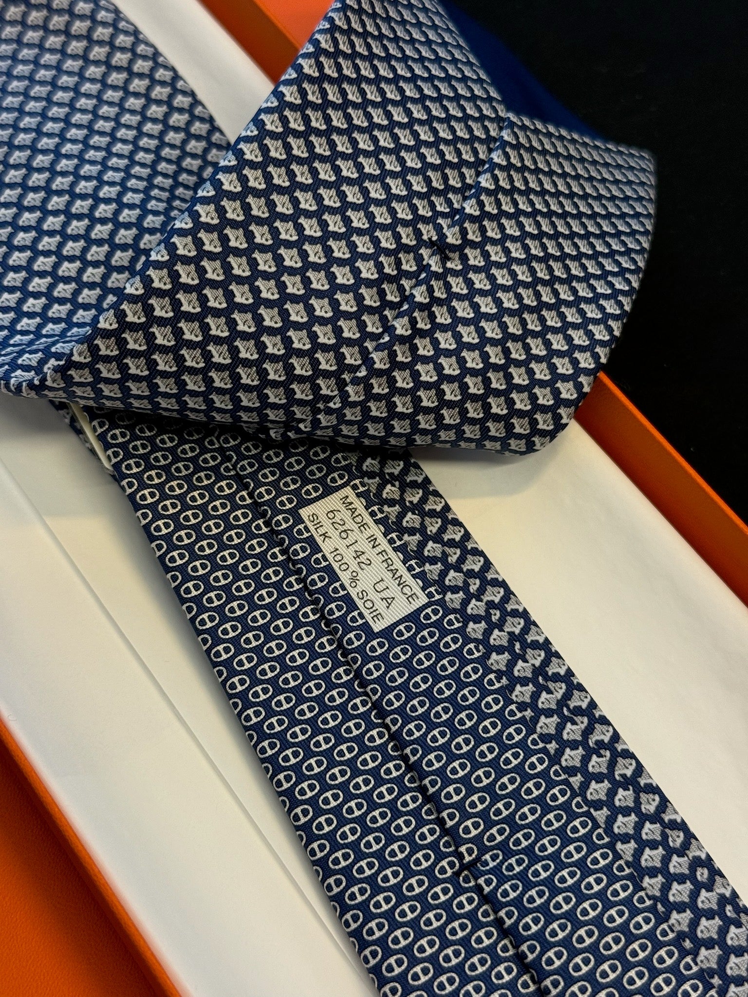 Hermès Pois & Chevaux Silk Tie – Marine / Blanc image 6