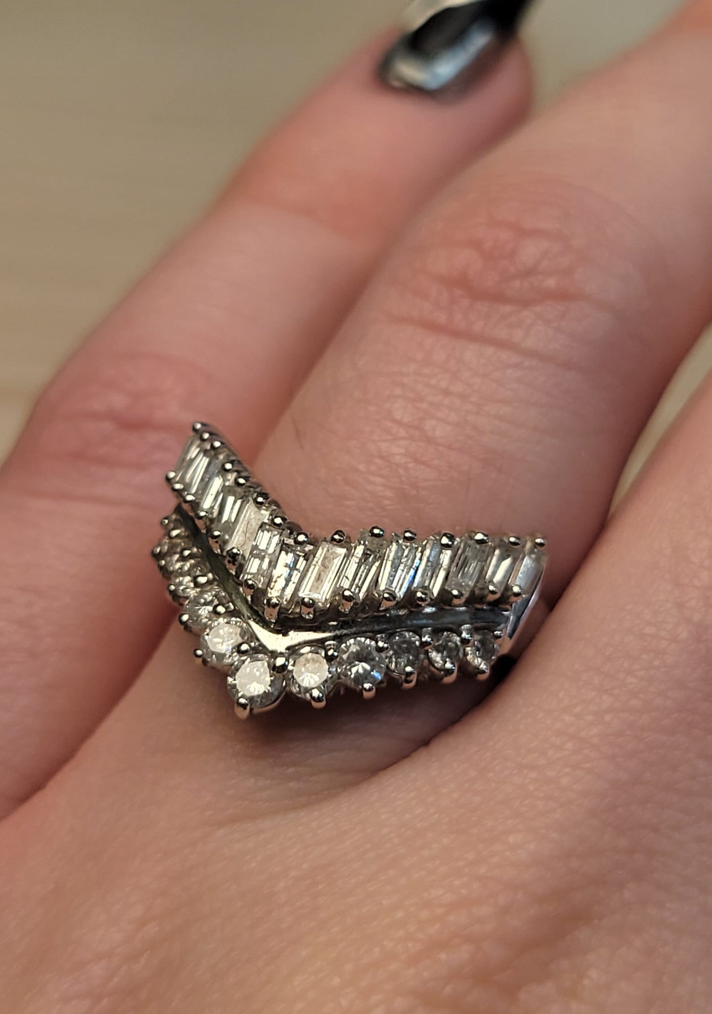 Diamond V Ring in Pt900 / D1ct (7us) 5064 JJC0599