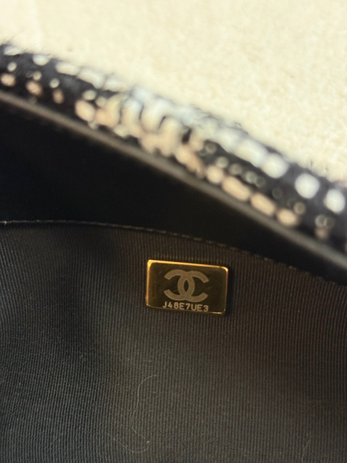 Chanel 19 Handbag - Black & White image 8