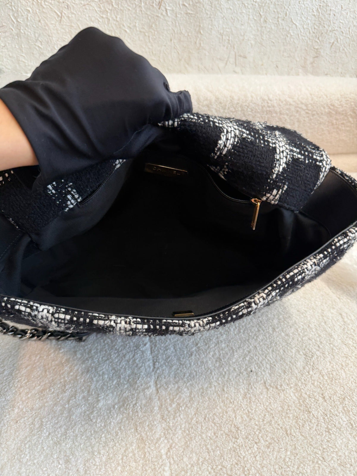 Chanel 19 Handbag - Black & White image 9