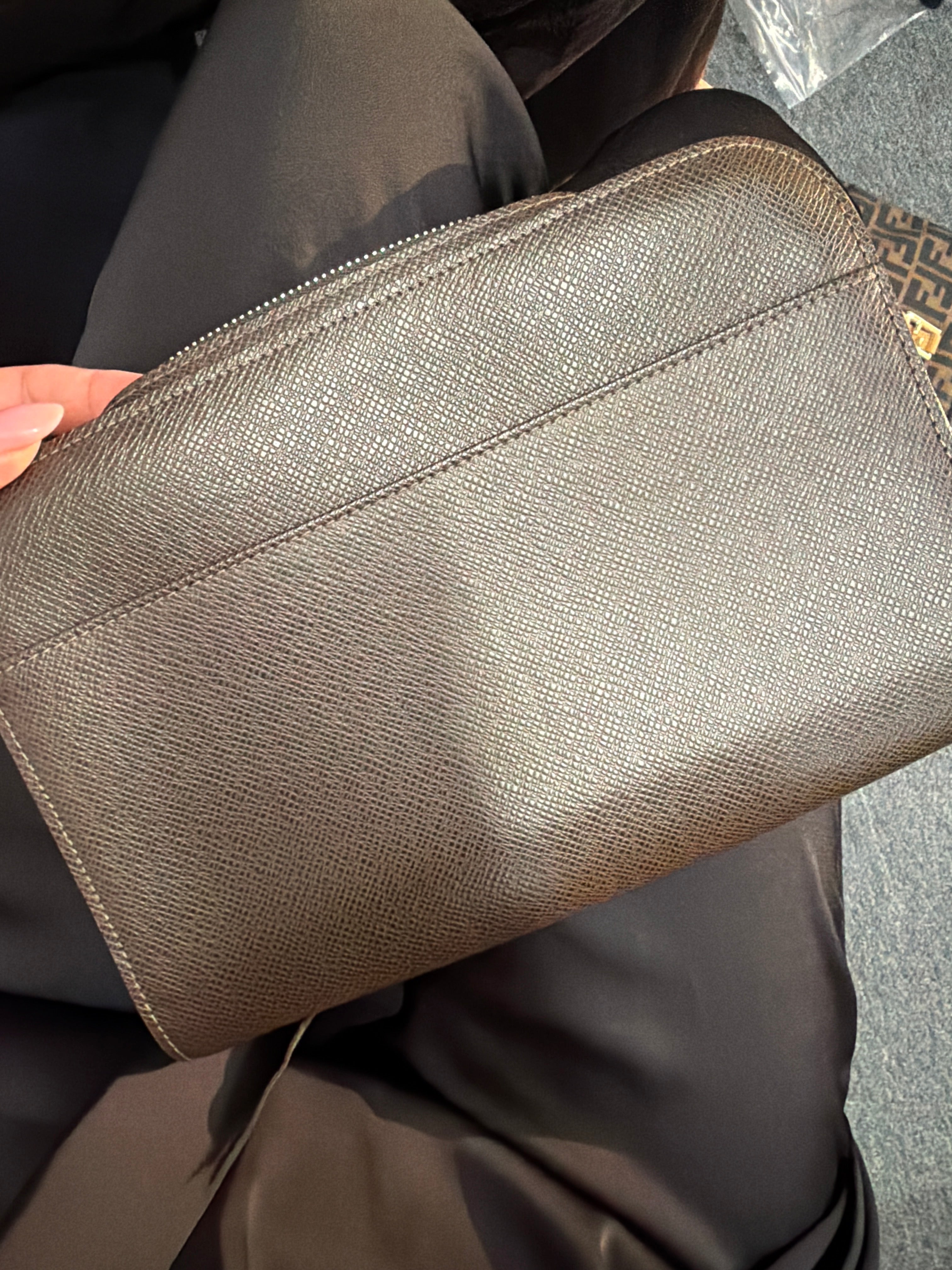 LV chocolate leather pouch 1uyzm2g5qz AKC1587