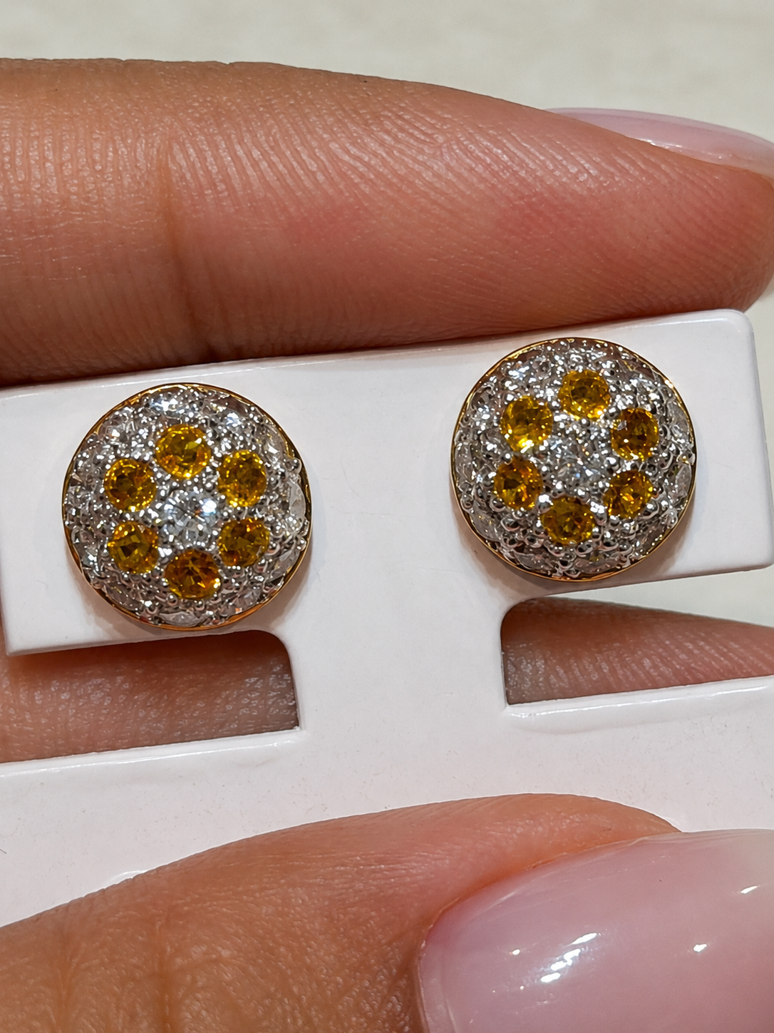 - Earrings in K18 - Yellow Sapphire 0.82x2 + D1.06x2 3882 JJC1328