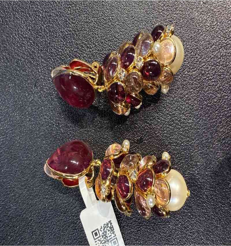 Gripoix red pearl ear clips LZ602036
