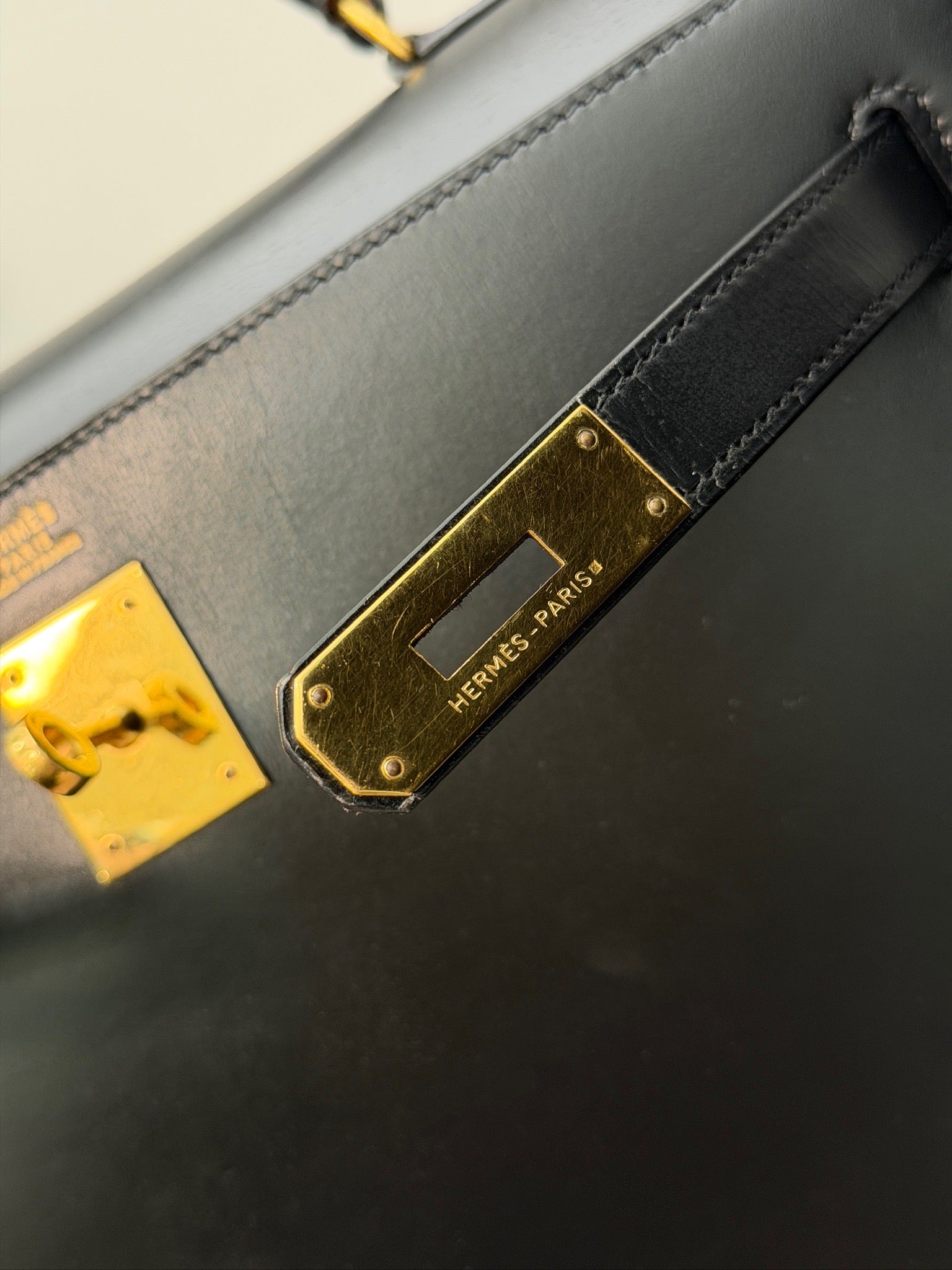 Hermès Kelly 32 Black Box Gold Hardware image 11
