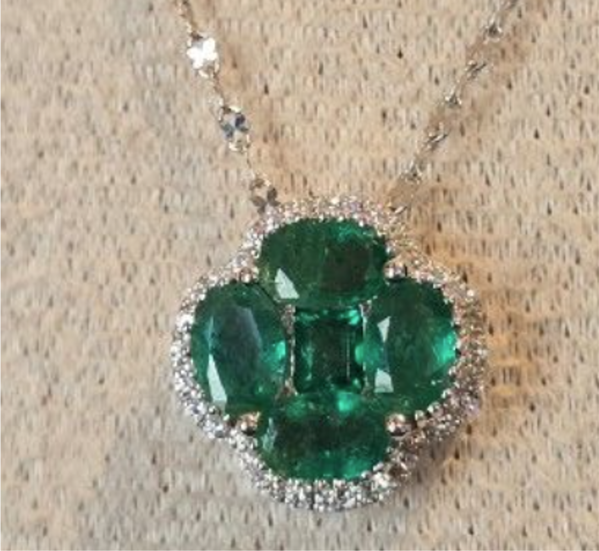 1.93ct Natural Emerald Pendant with natural diamonds in 18K gold setting SYCB11