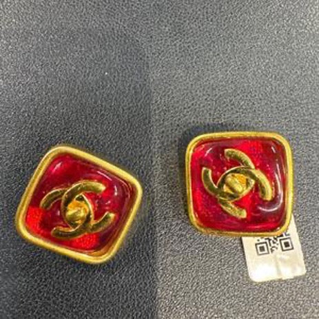 CHANEL Red Glass Backpack Clip-on Earrings LE507028