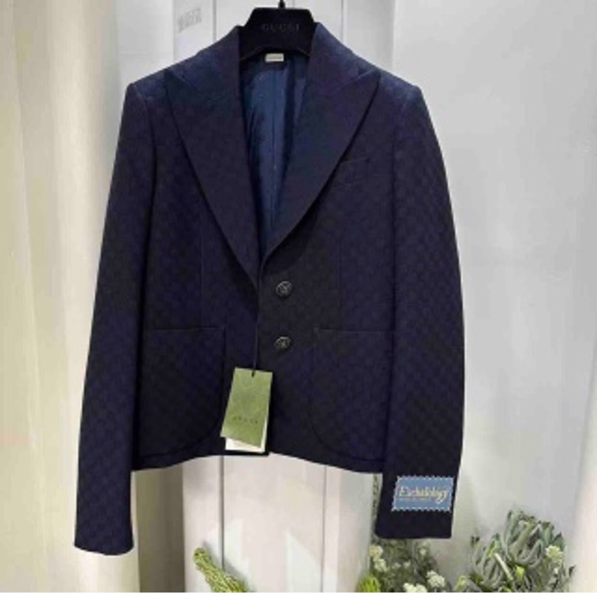 Gucci navy blue patterned suit jacket, size 38 NE6535