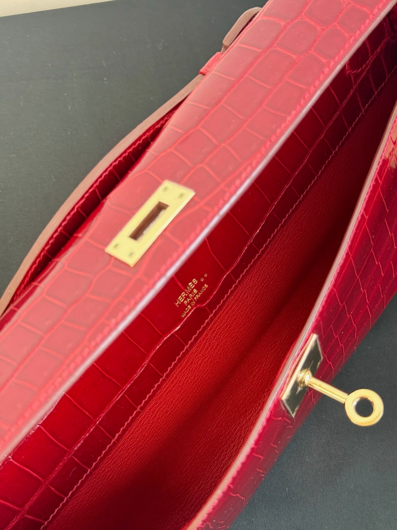 Hermès Kelly Cut Shiny Niloticus Crocodile Rouge Gold Hardware image 13