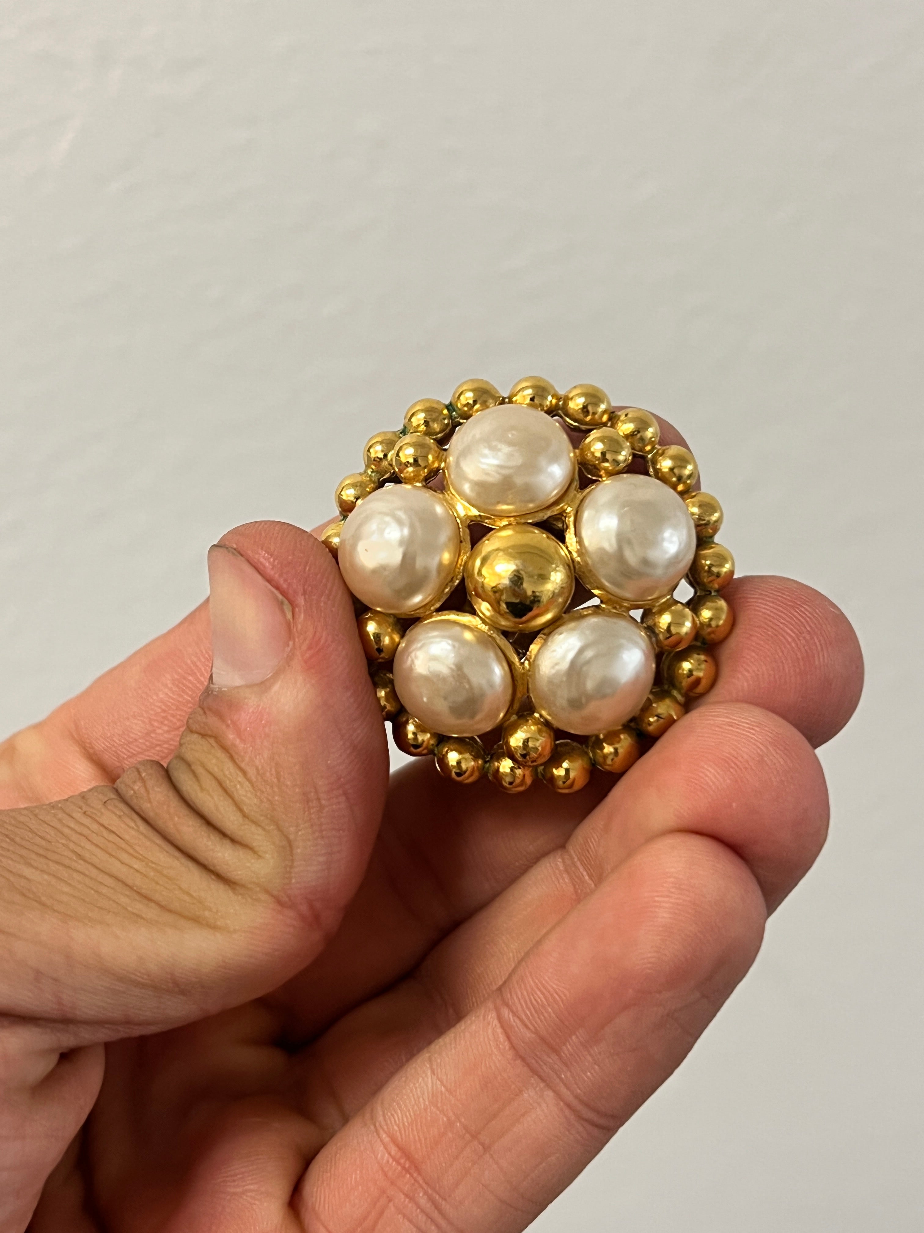 Chanel pearl earrings AKC1467
