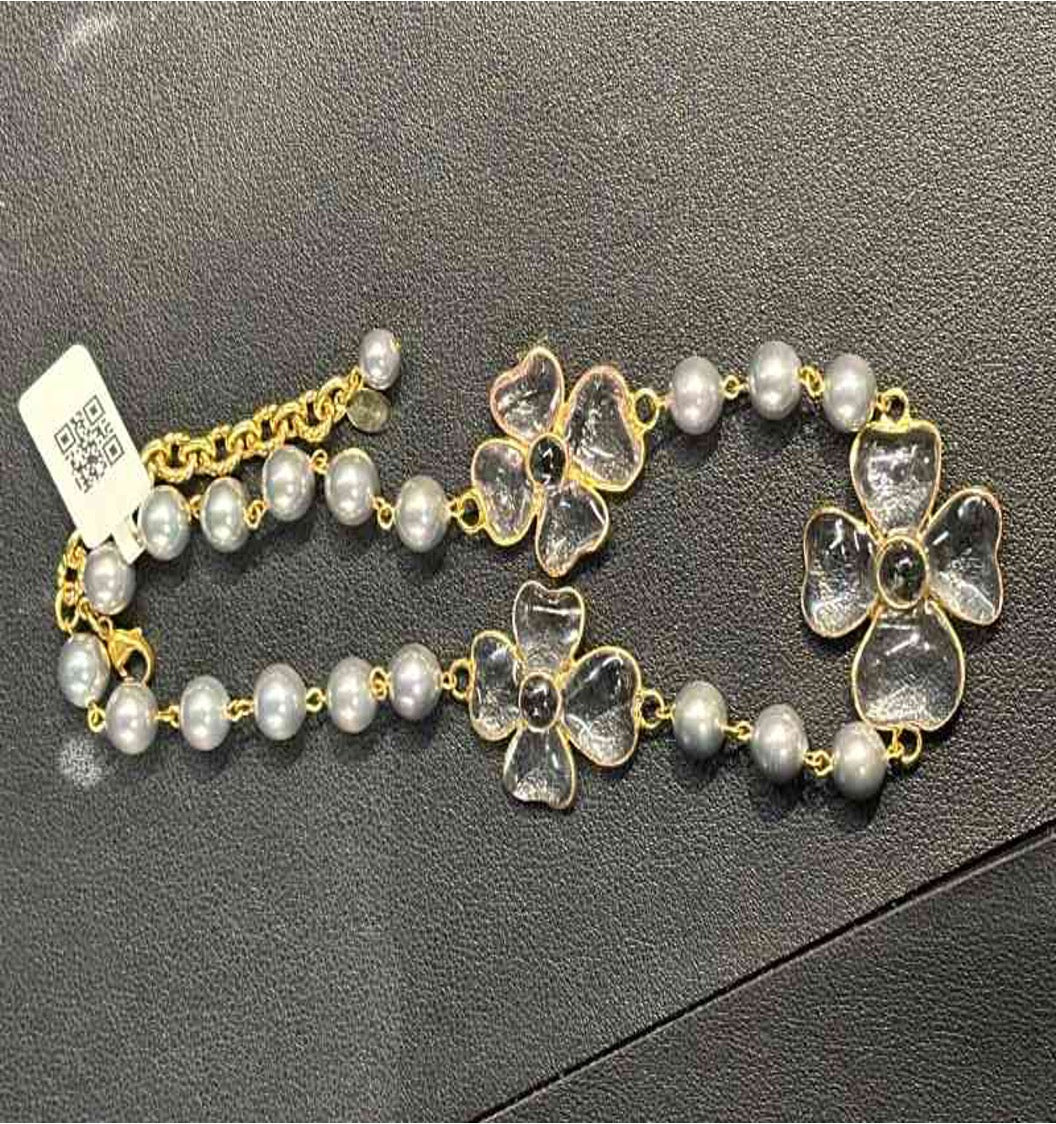 FM Transparent Three-Flower Gray Bead Necklace LZ601453
