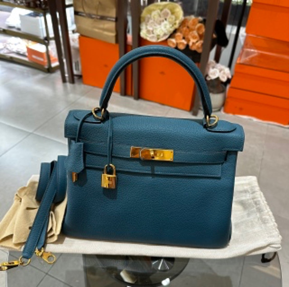 Hermes Kelly 28X engraving US5121117