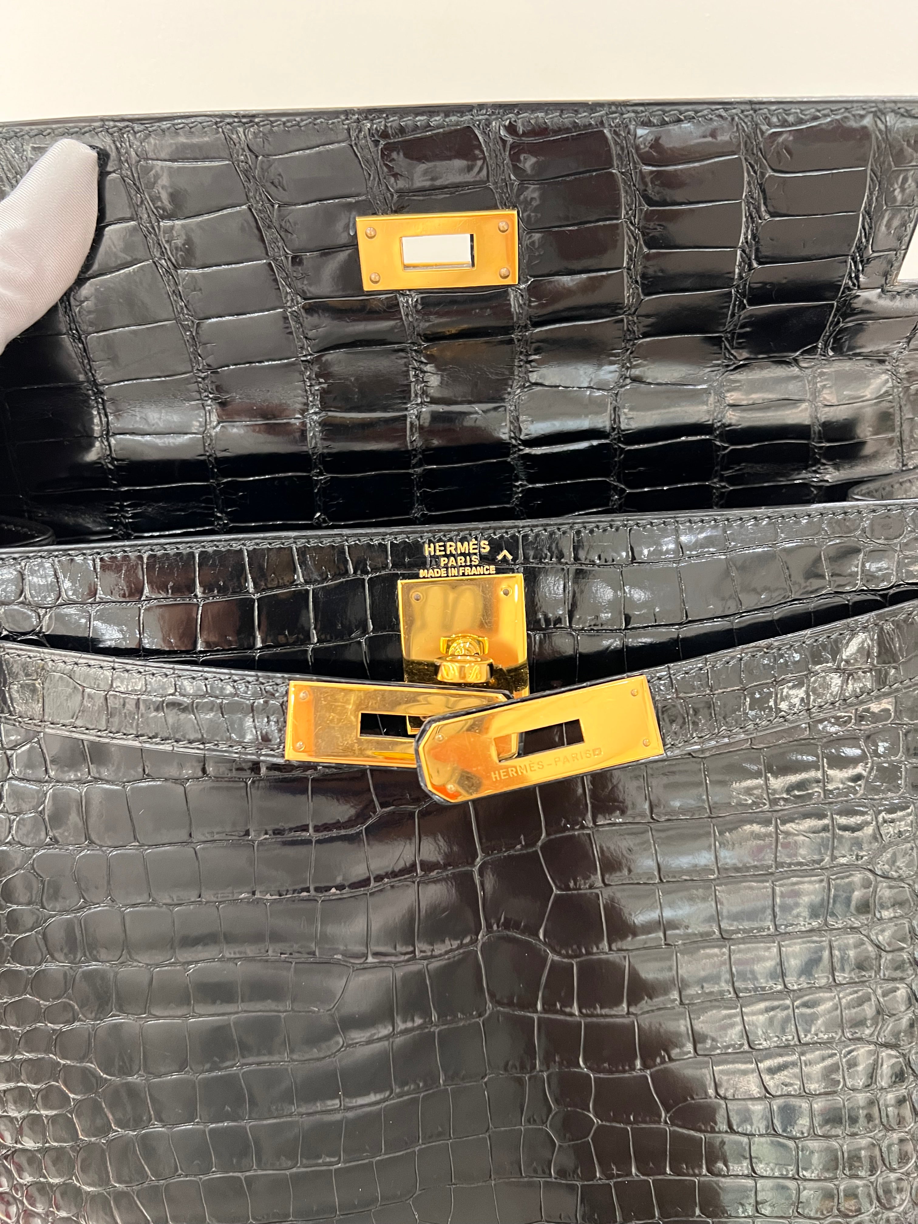 Hermes Vintage Kelly 28 Sellier Black Shiny Porosus GHW #V Circle (Y1992) SCKH4103
