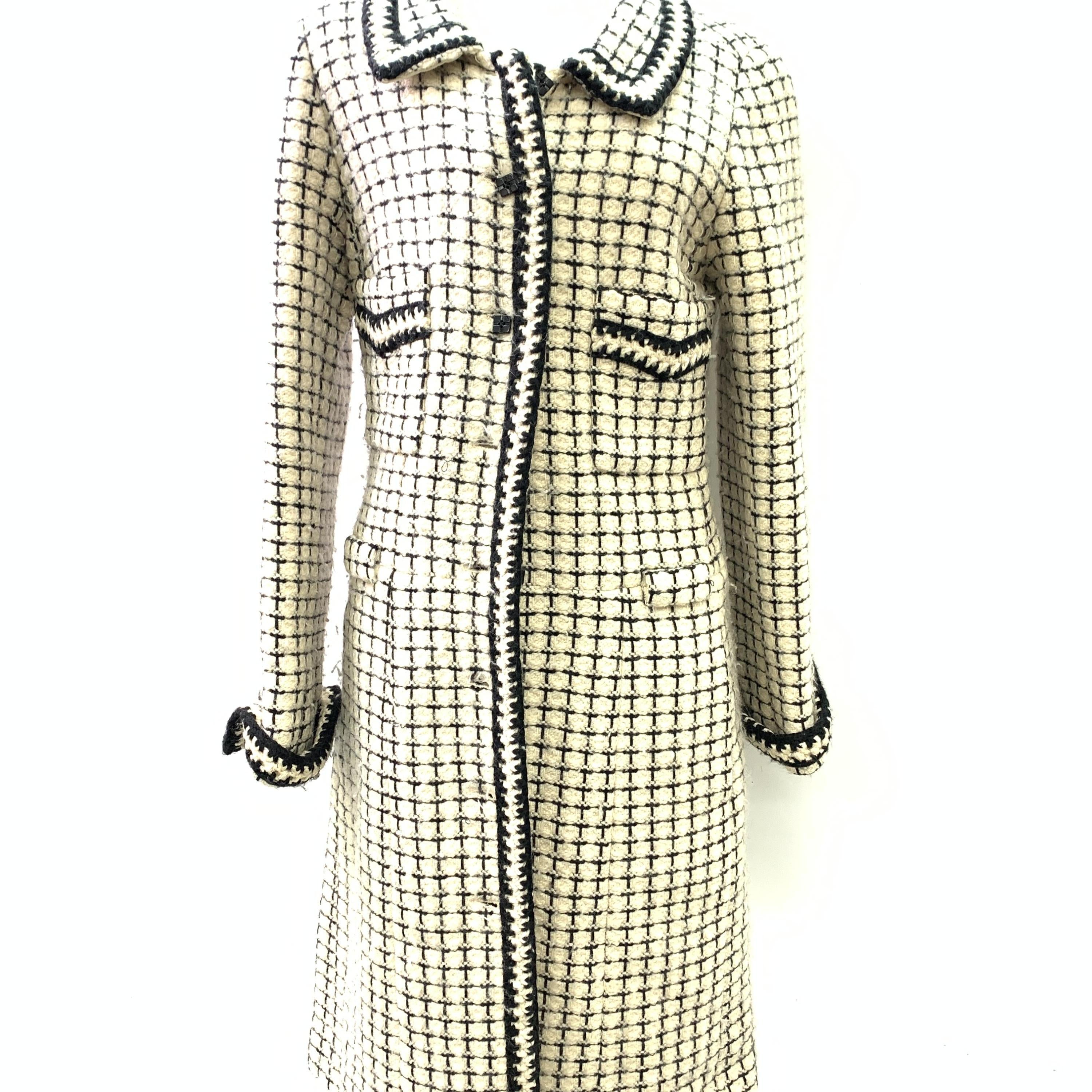 Chanel Creamy And Black Plaid Tweed Coat C326769