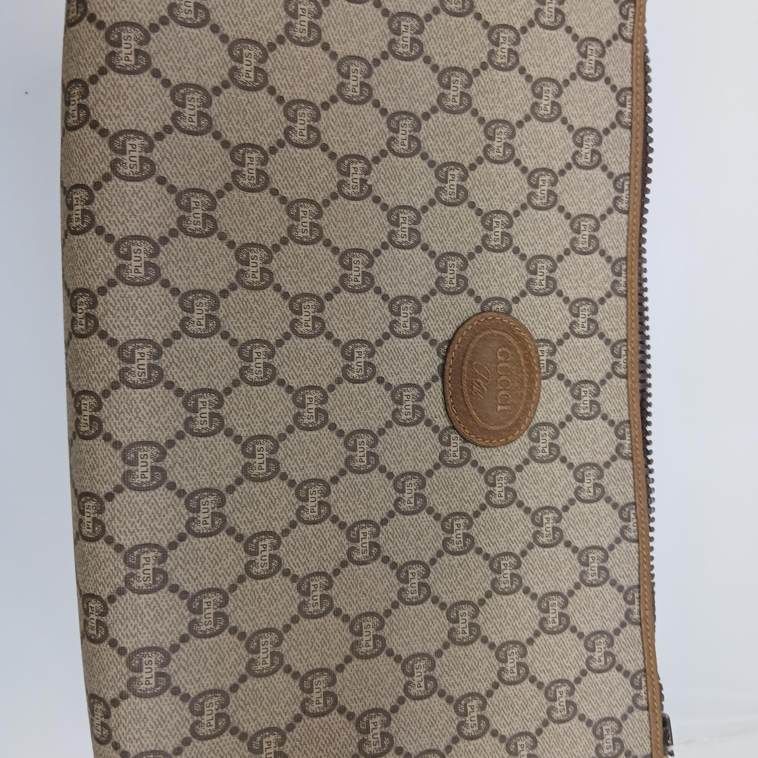 Gucci Monogram Beige Clutch With Brown Accents C339014