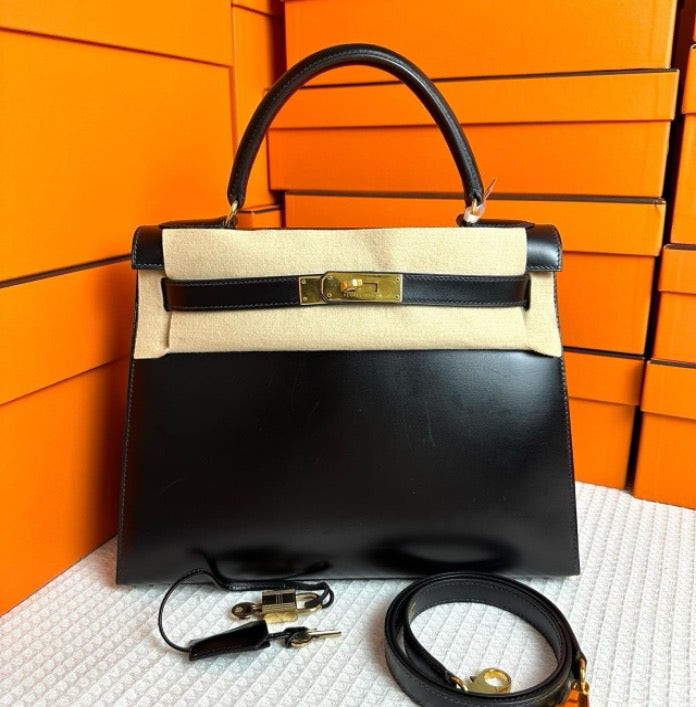 *Hermes Kelly 28 Black and Gold Bezel with W Engraving Box Leather SYC2153