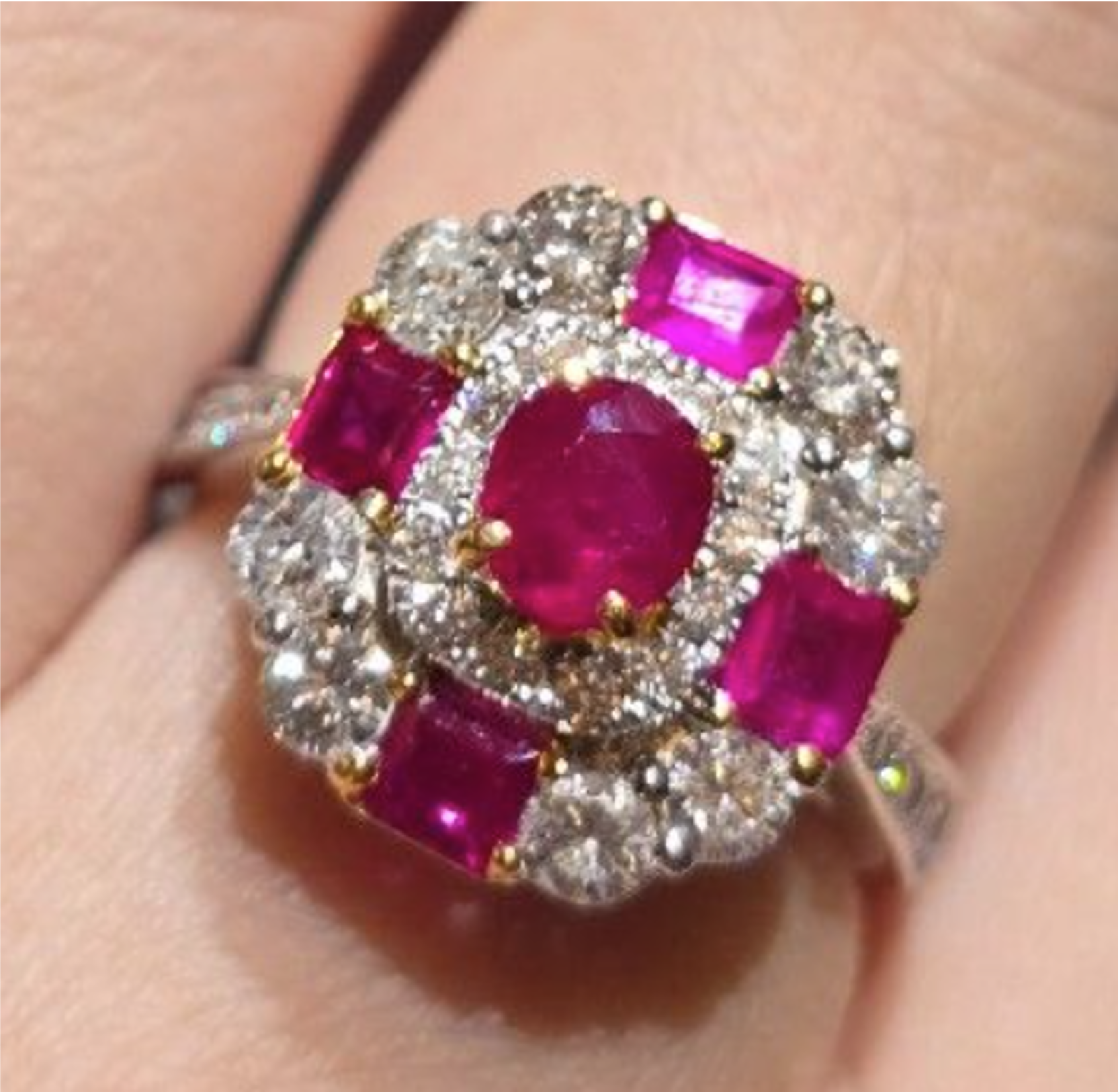 0.76ct Unheated Burma Ruby Ring with natural diamonds in 18K gold SYCB1