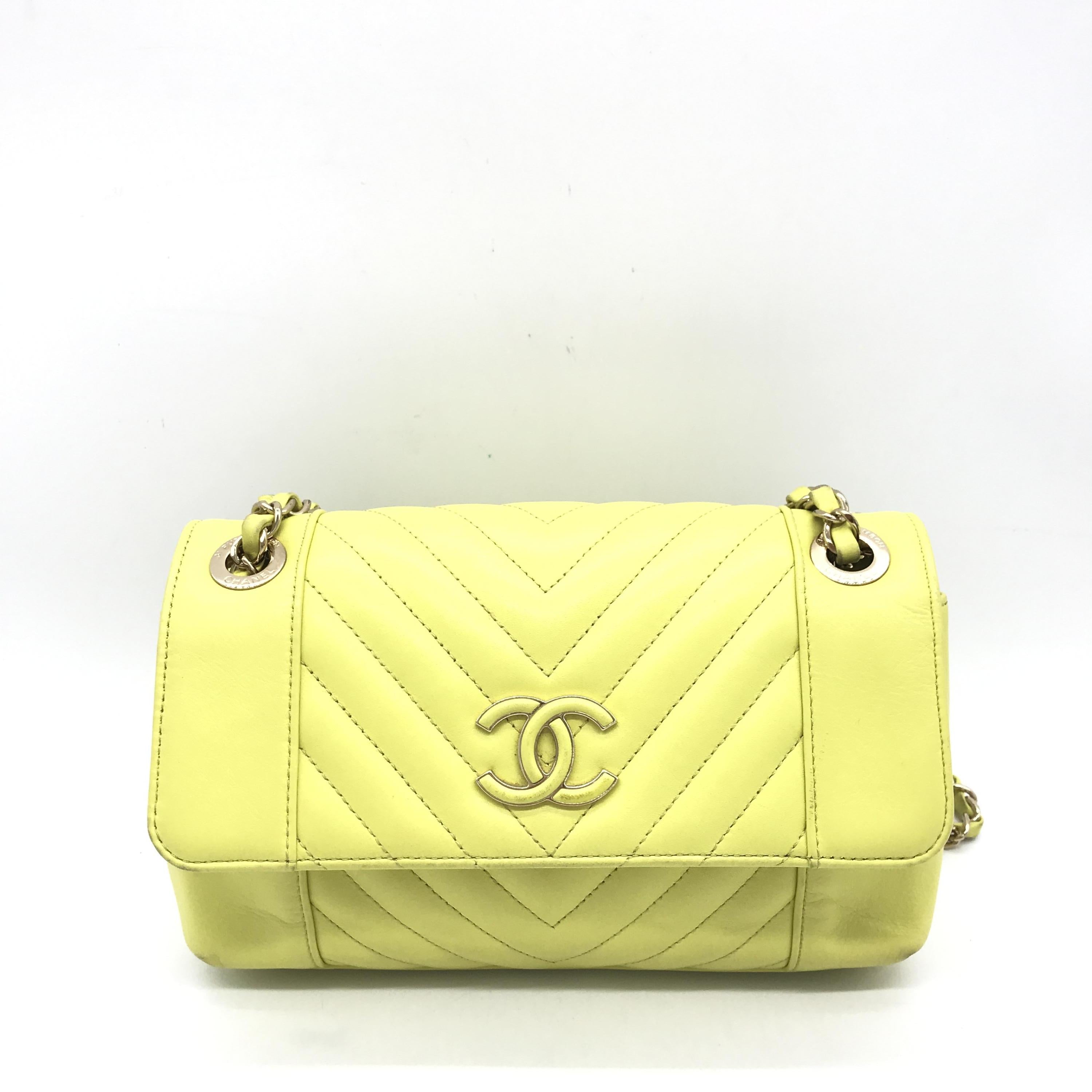 Chain V Stitch Shoulder Bag Lamb Skin Yellow Gold CC C317972
