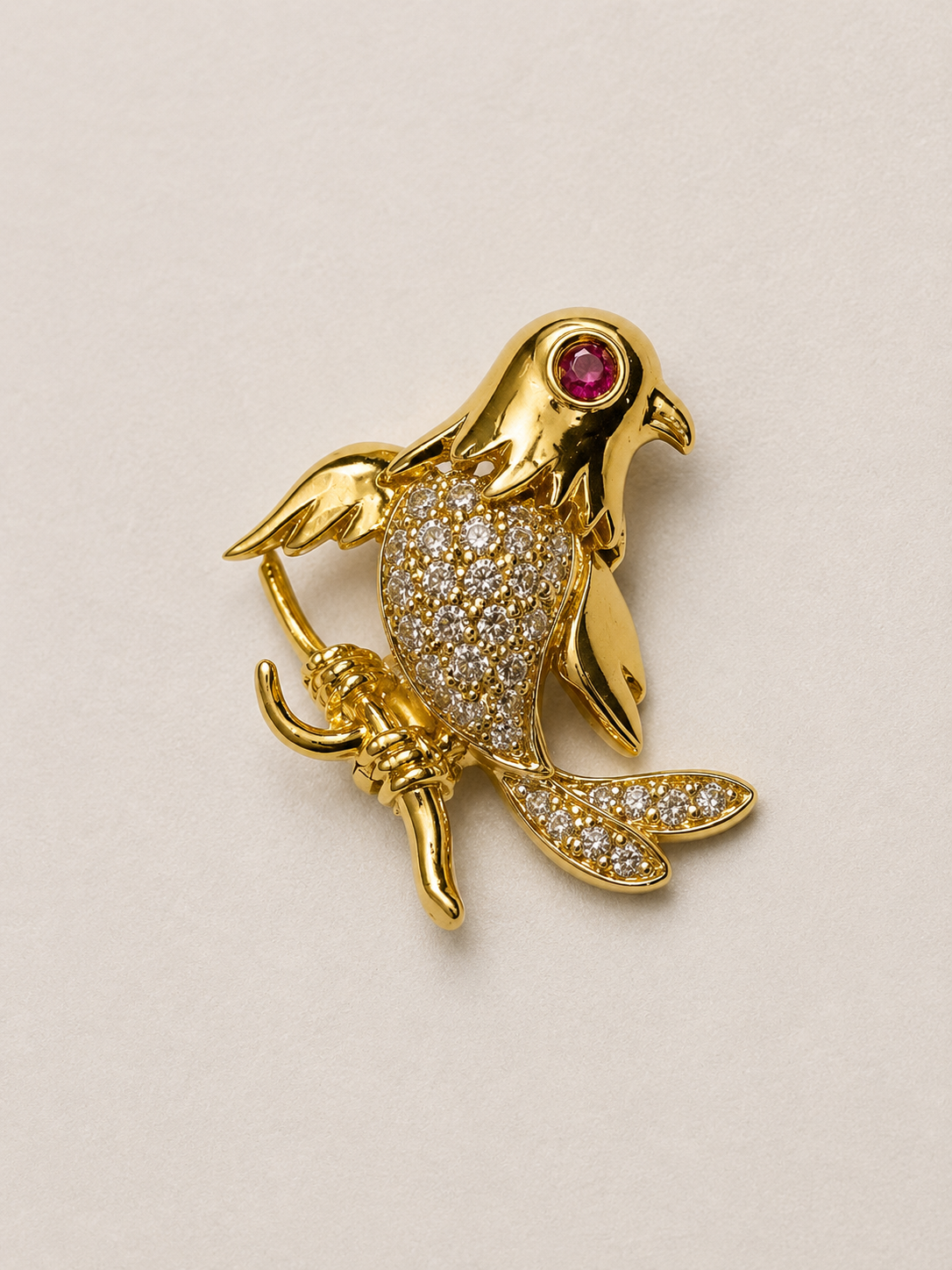- Brooch in 585/14K - Diamond + Ruby eye (parrot) 5110 JJC1332