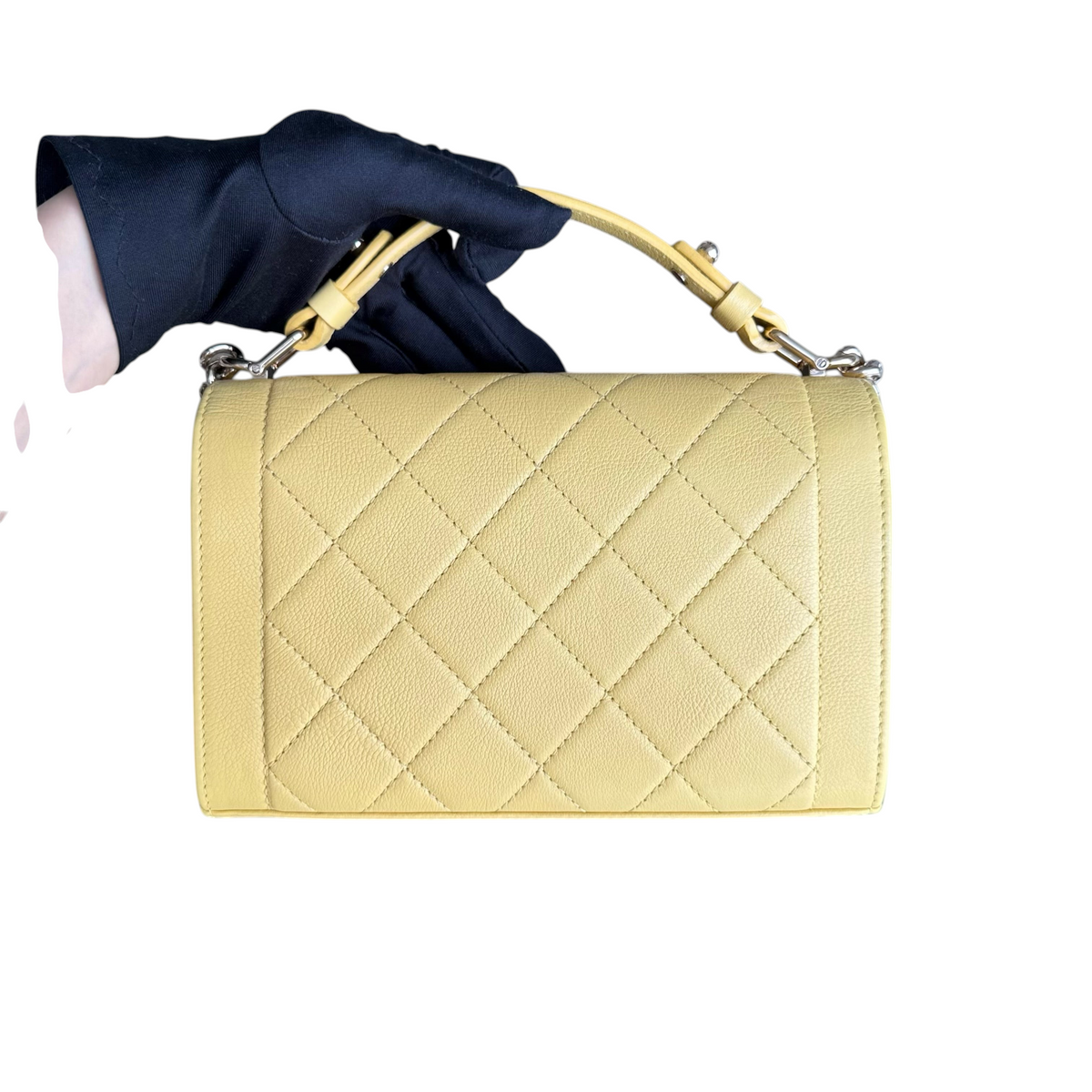 Luxury Evermore Chanel Label Click small handbag in yellow quilted grained calfskin with gold hardware