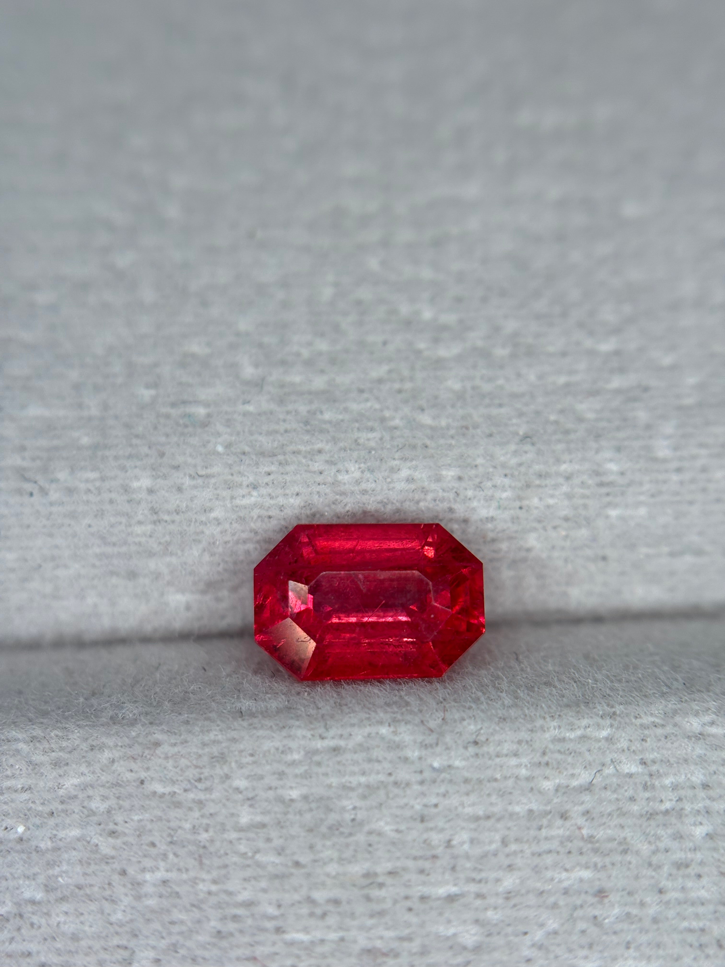 1.20ct Gem Quality Rhodonite* (6.52 box) THAIC0345