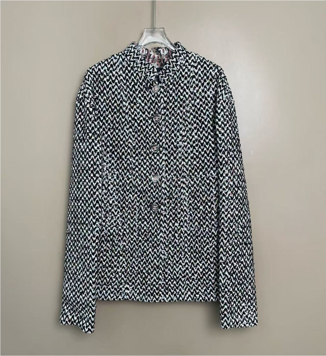 CHANEL Spring/Summer 2023 New Arrival: Color-blocked Tweed Long-Sleeved Jacket, Women's, Black, Size 38, Brand New with Tags LZ0419GU00882