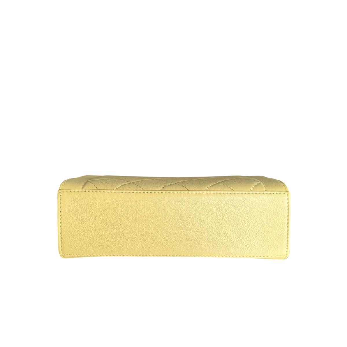 Luxury Evermore Chanel Label Click small bag base in yellow quilted grained calfskin with gold hardware