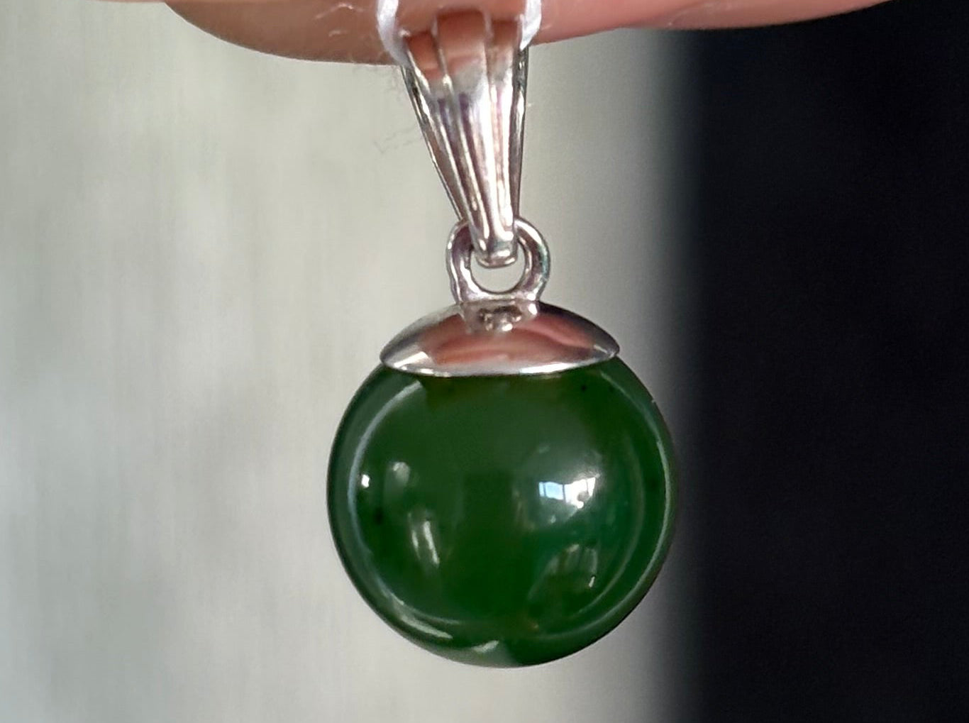 9.20ct Siberian Green Jade D10mm Pendant DXBCS5471