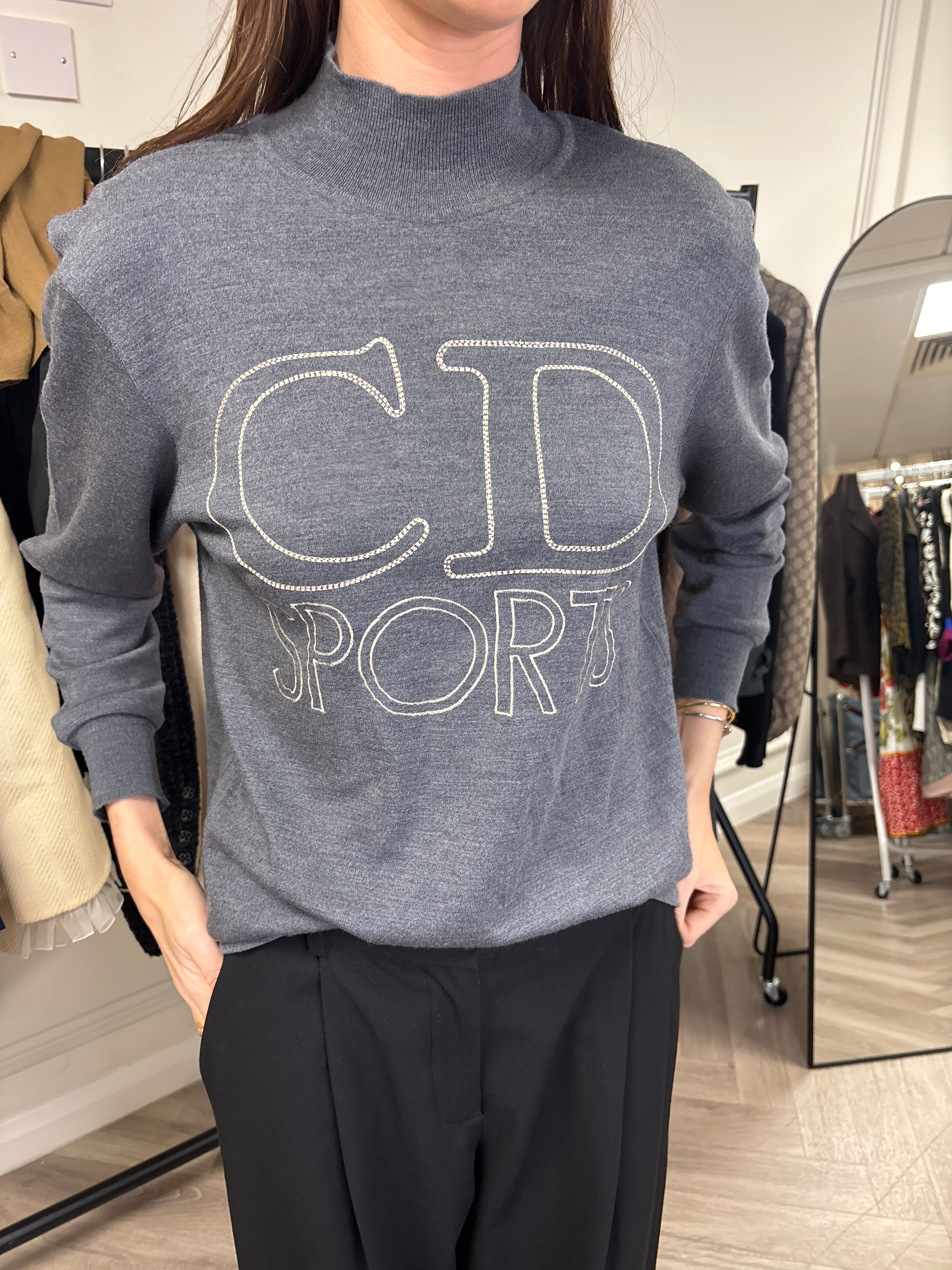 Christian Dior Gray Pullover Long Sleeve Sweater C323780