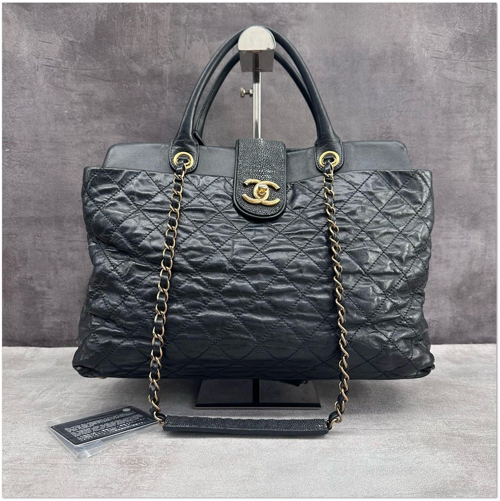 Chanel Black Distressed Lambskin Quilted CC Delivery Tote C19495543410