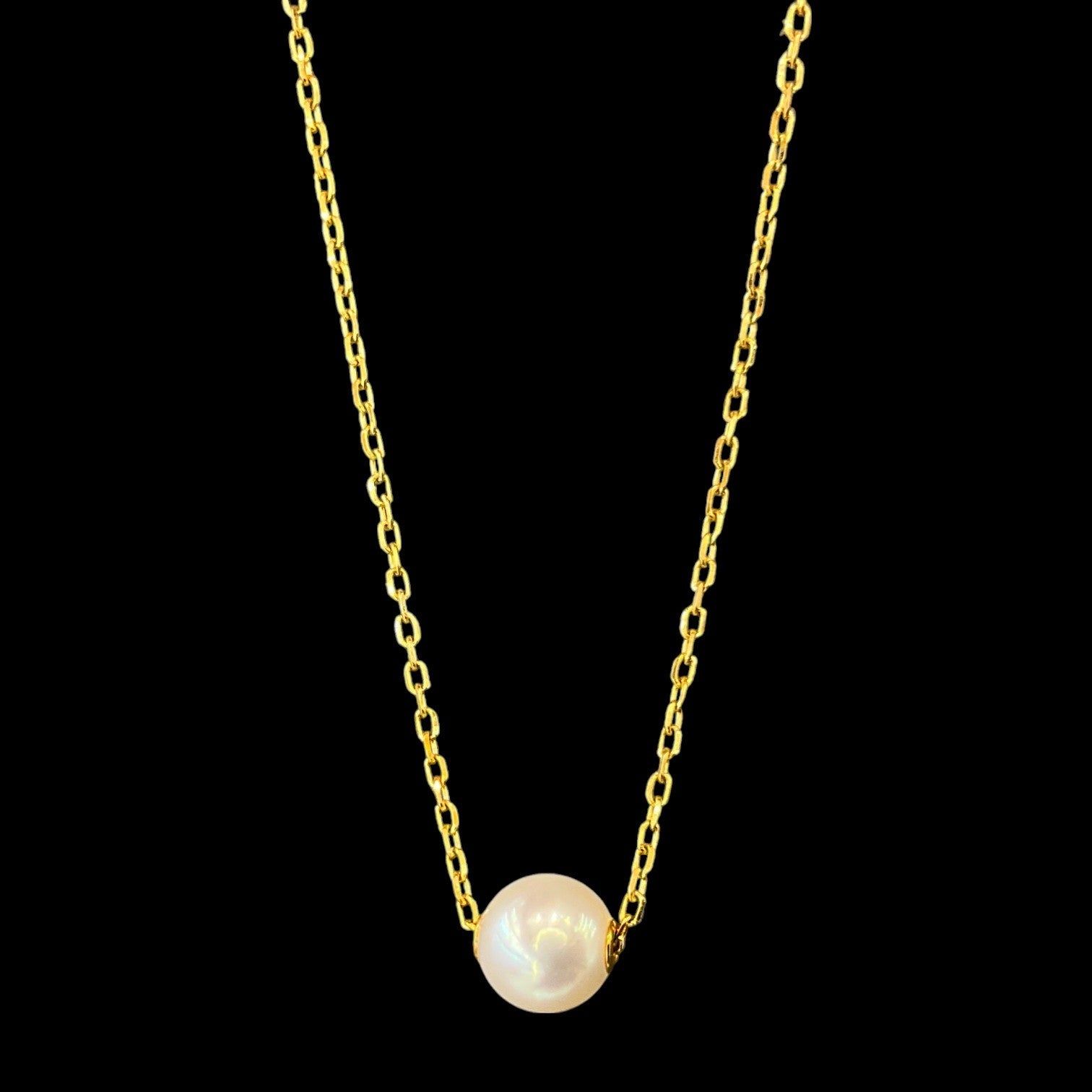 Akoya Pearl Necklace Mikimoto set in 18K Yellow Gold