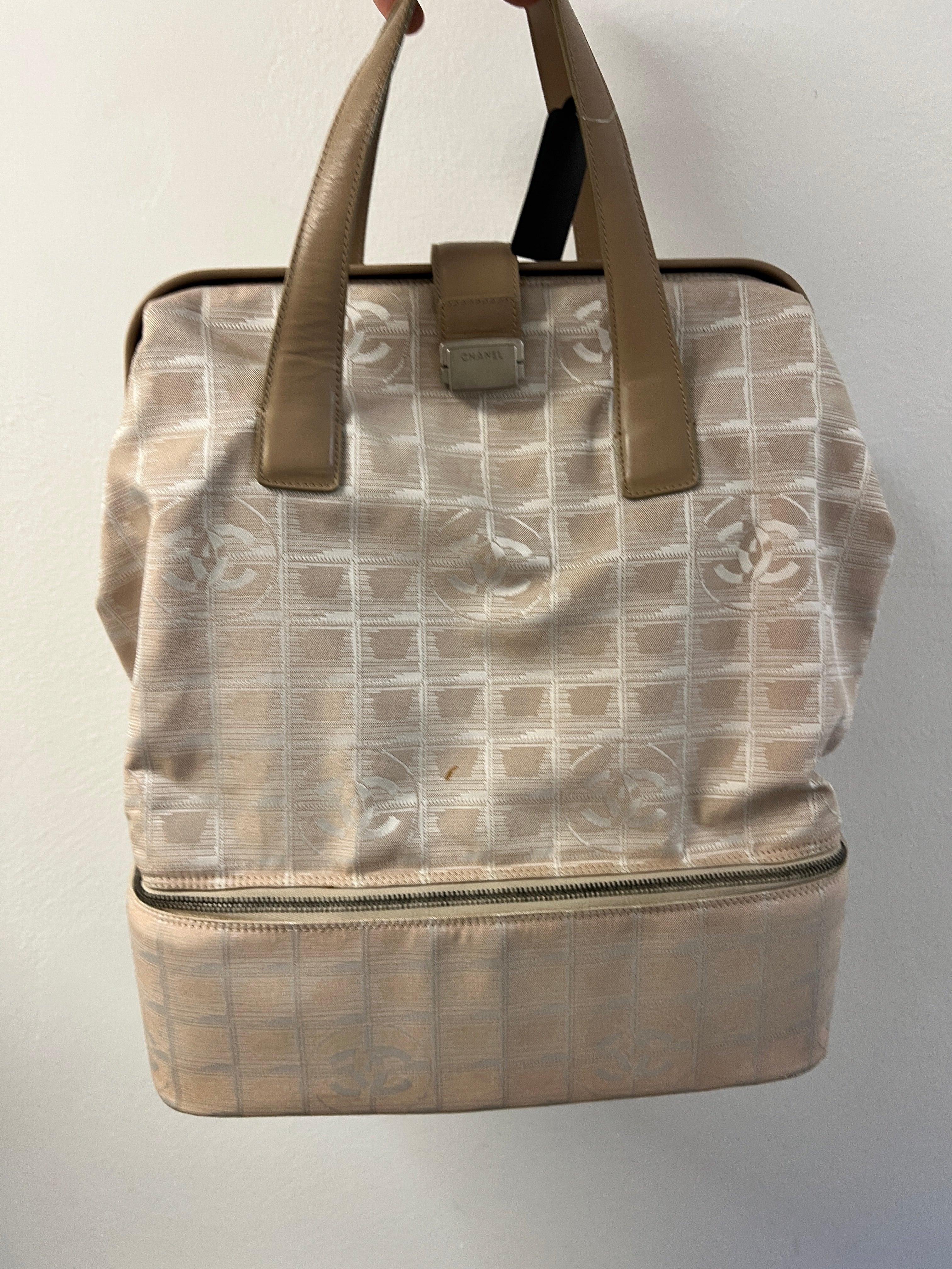 Chanel Travel bag with shoes compartiment AKC1457