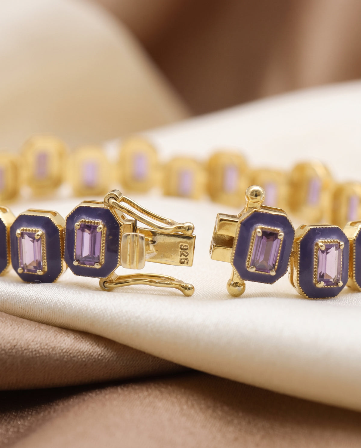 Stoa - 11crts Amethyst Emerald Bracelet HOA006