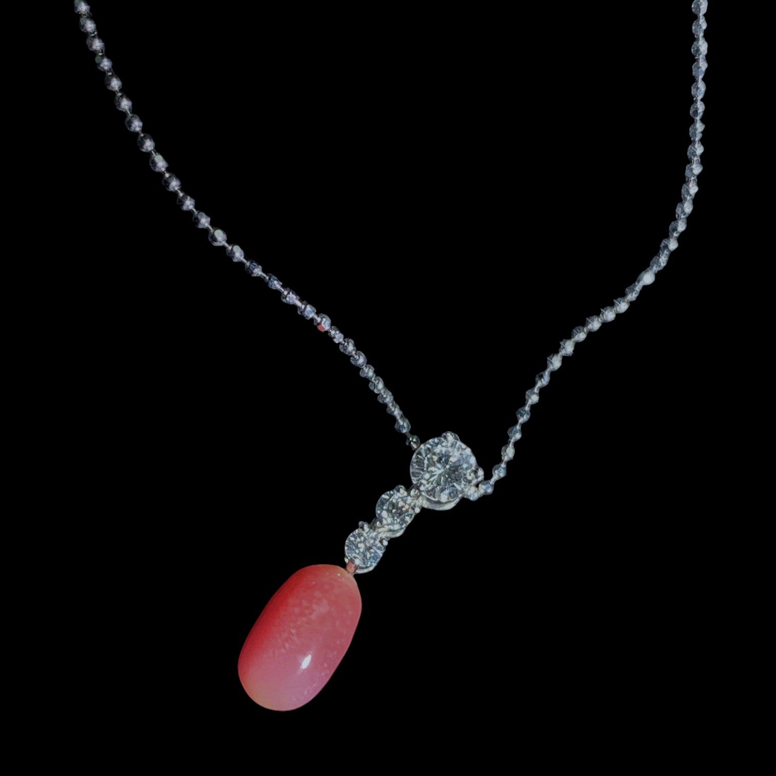 2.46ct Flamingo Pink Conch Pearl & 0.35ct Natural Diamond Necklace set in 18K White Gold