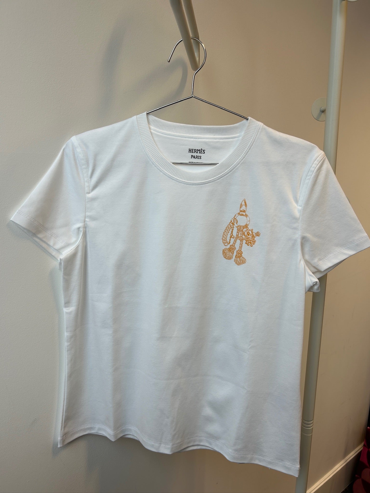 Size 40 - Hermès White Droit Cartouche Printed Straight T-Shirt