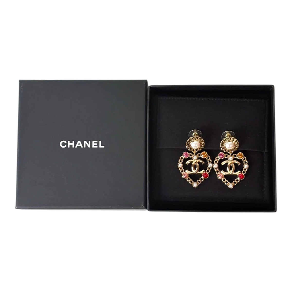 Chanel 21P CC Pearl Heart Earrings
