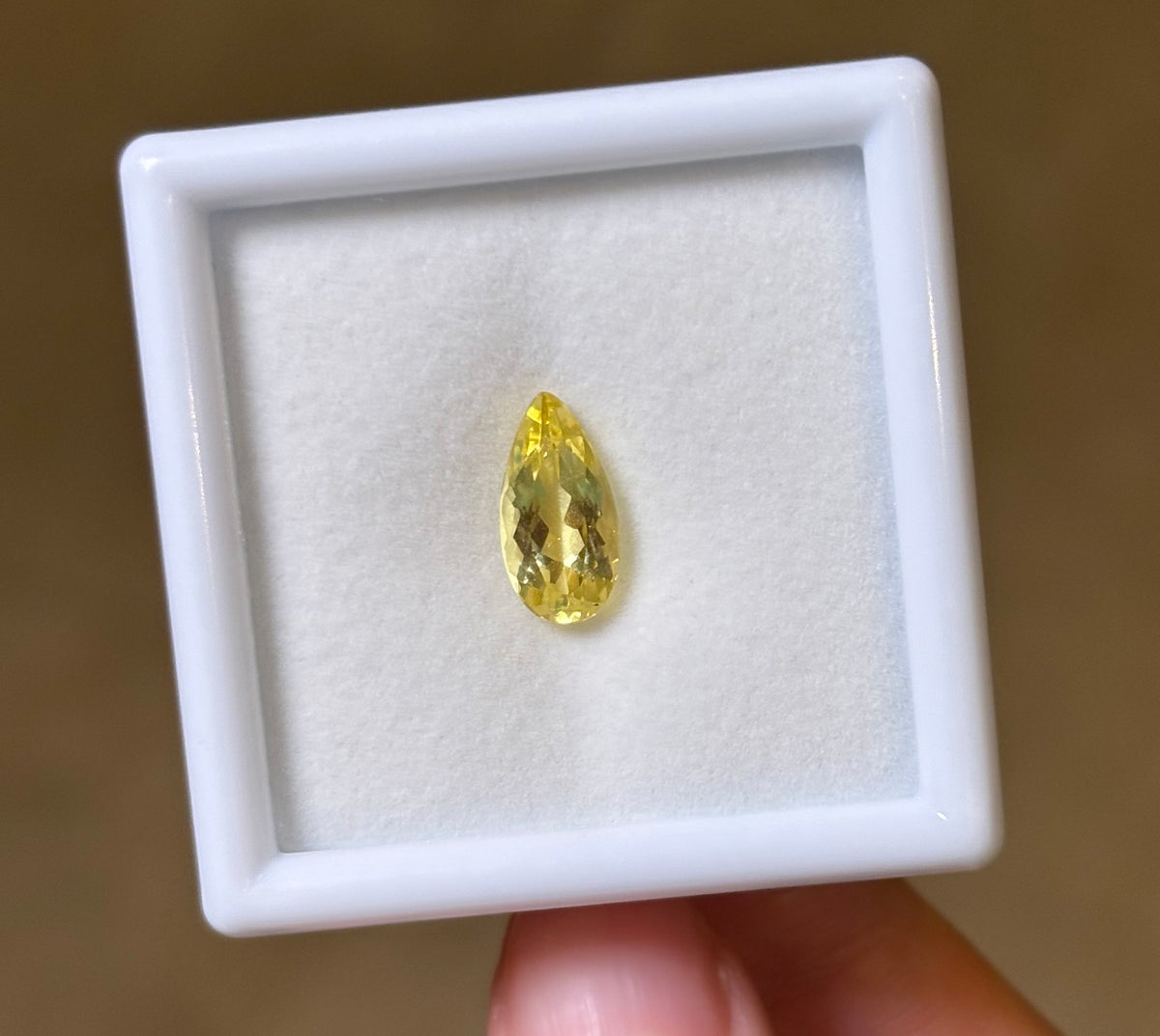 1.66ct Golden Beryl Skinny Pear (Heliodor) THAIC0995