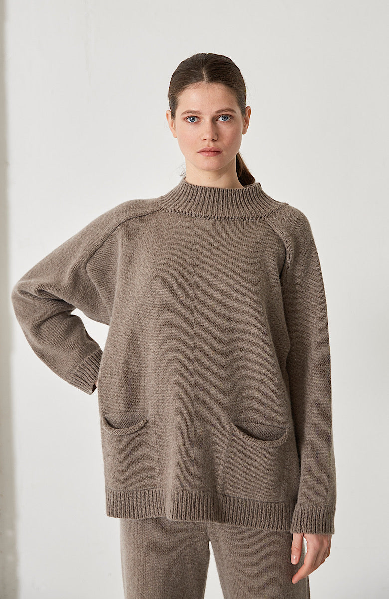 CLOVE SWEATER