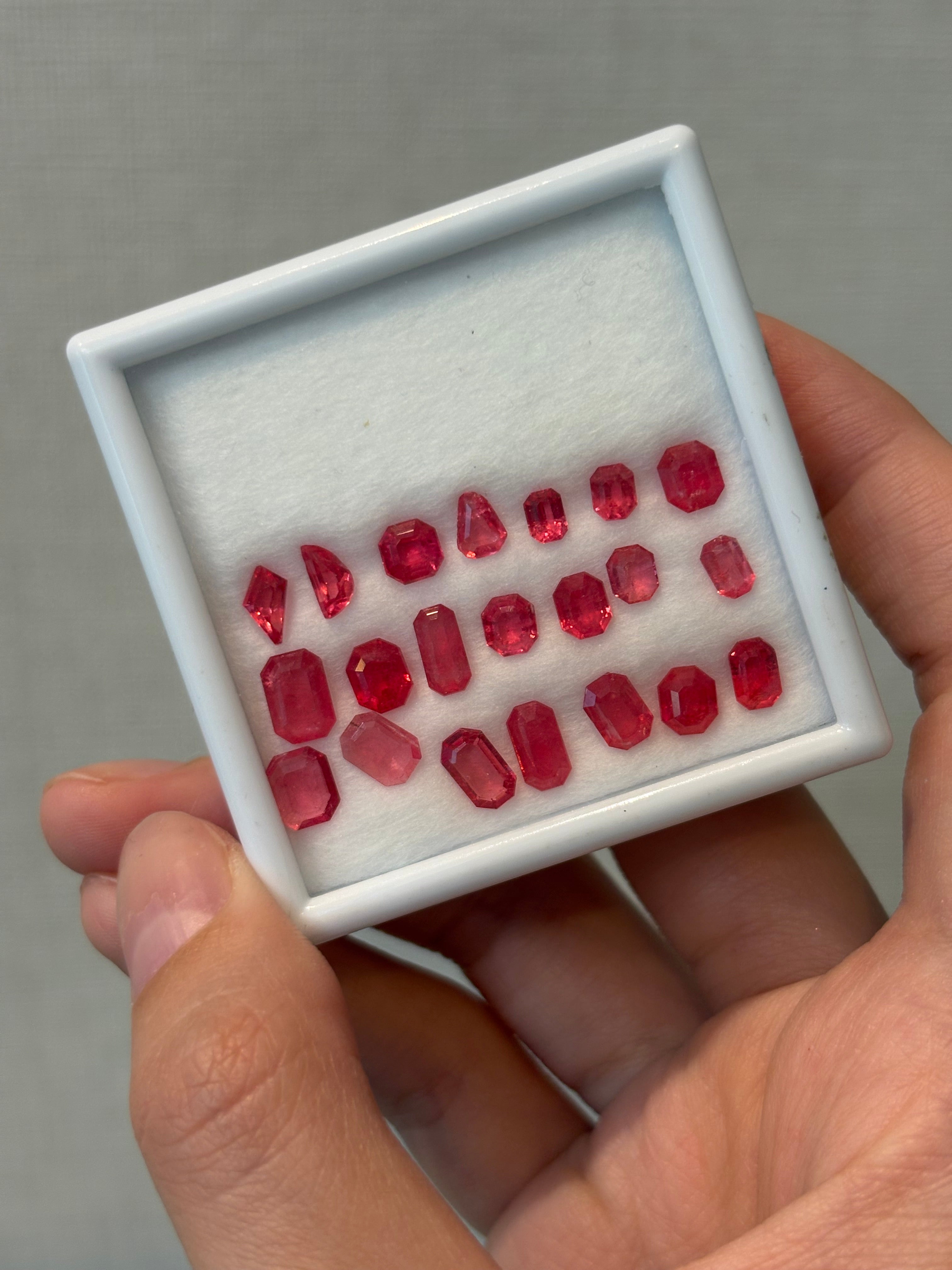 28.10ct Gem Quality Rhodonite* Mix Lot (32 pcs) THAIC0341